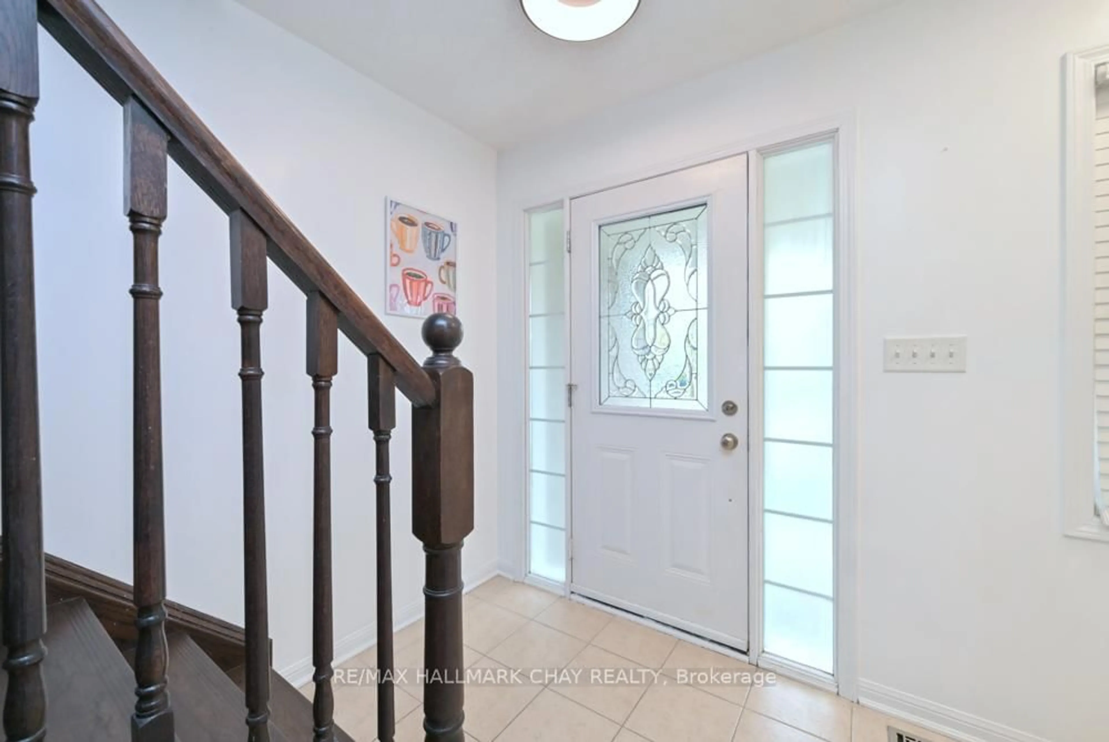 Indoor entryway for 73 Kidd Cres, New Tecumseth Ontario L9R 0E1