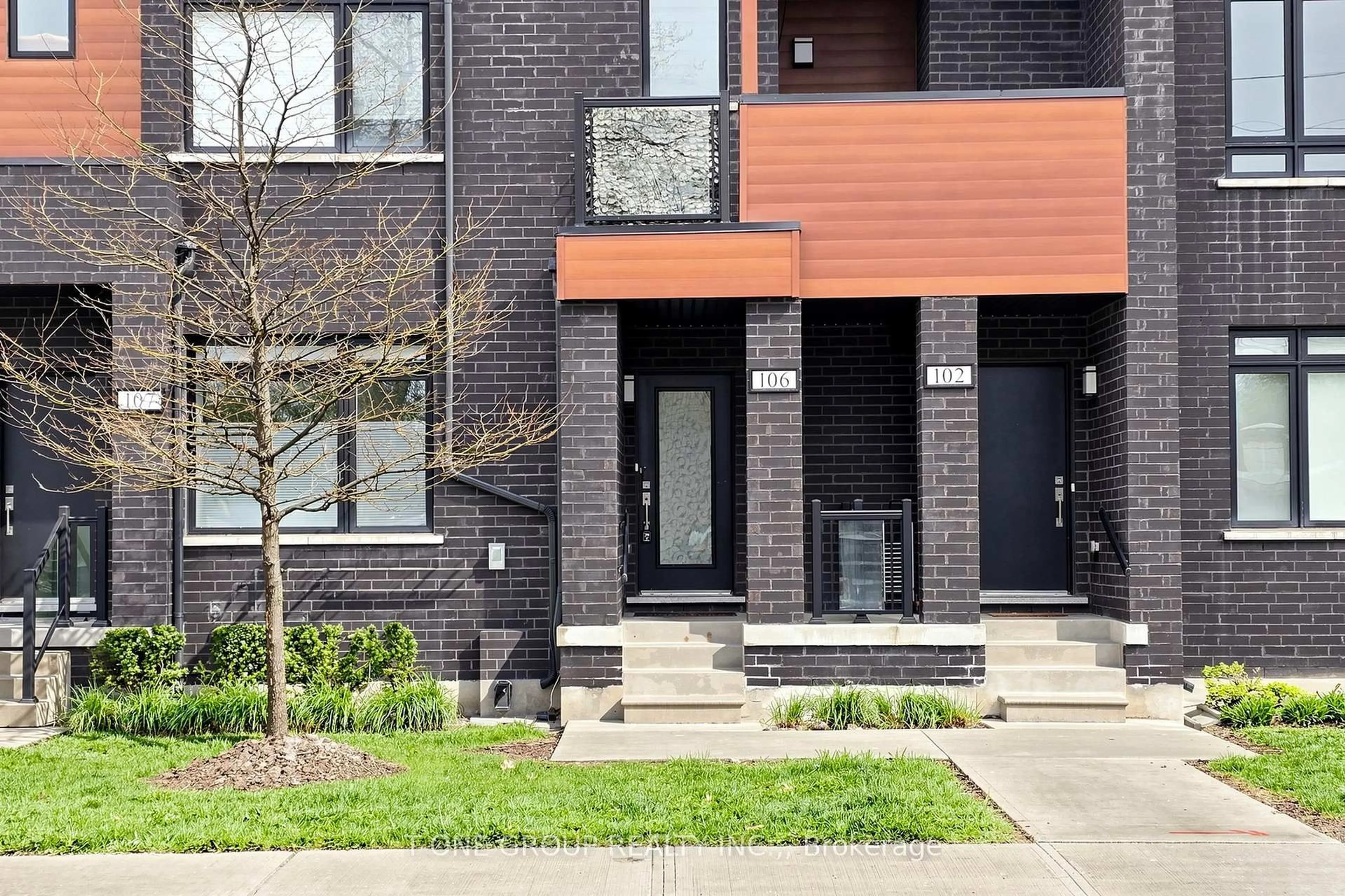 Home with brick exterior material, street for 370 Red Maple Rd #106, Richmond Hill Ontario L4C 6P5