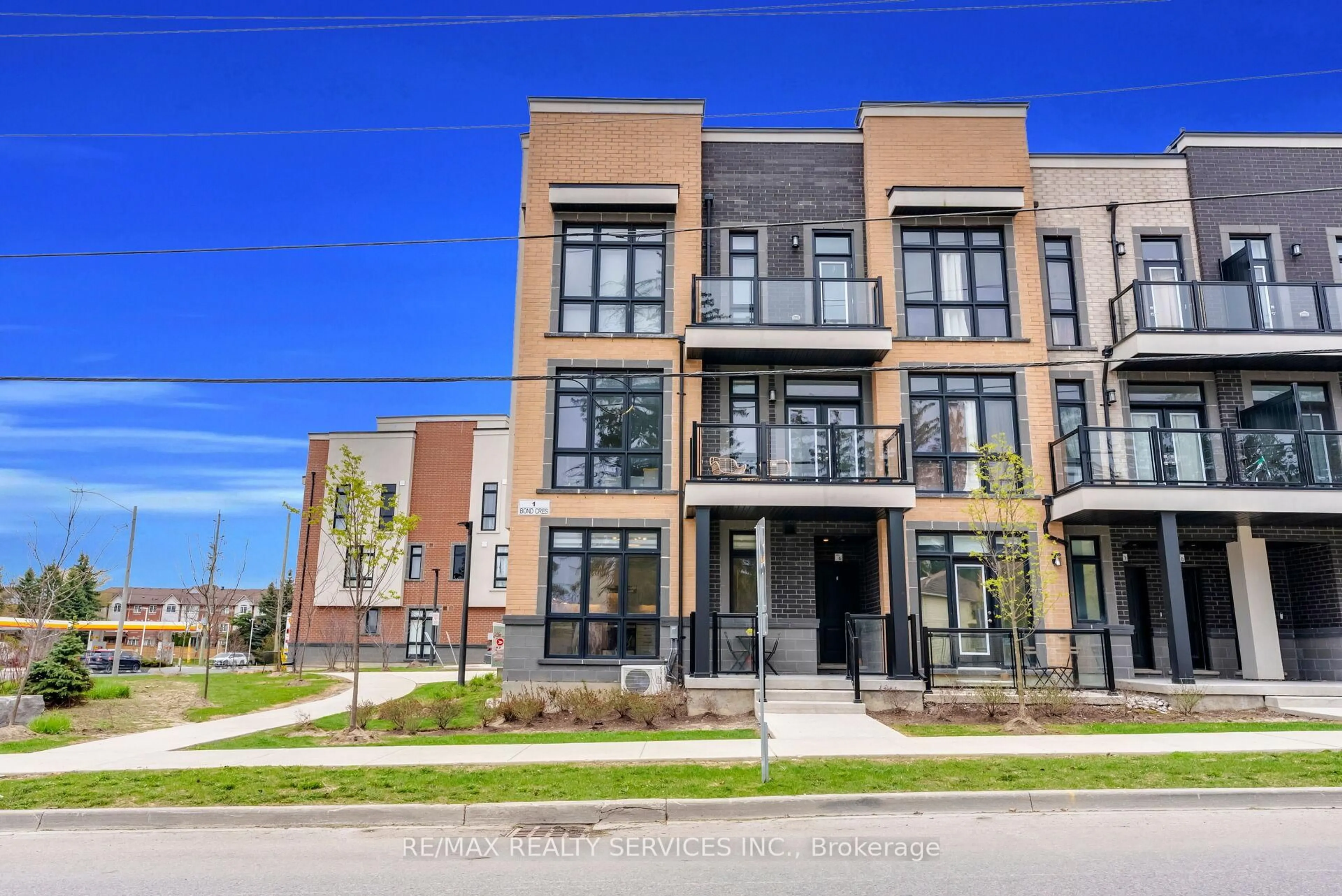 Home with brick exterior material, street for 1 Bond Cres #5, Richmond Hill Ontario L4E 1J4