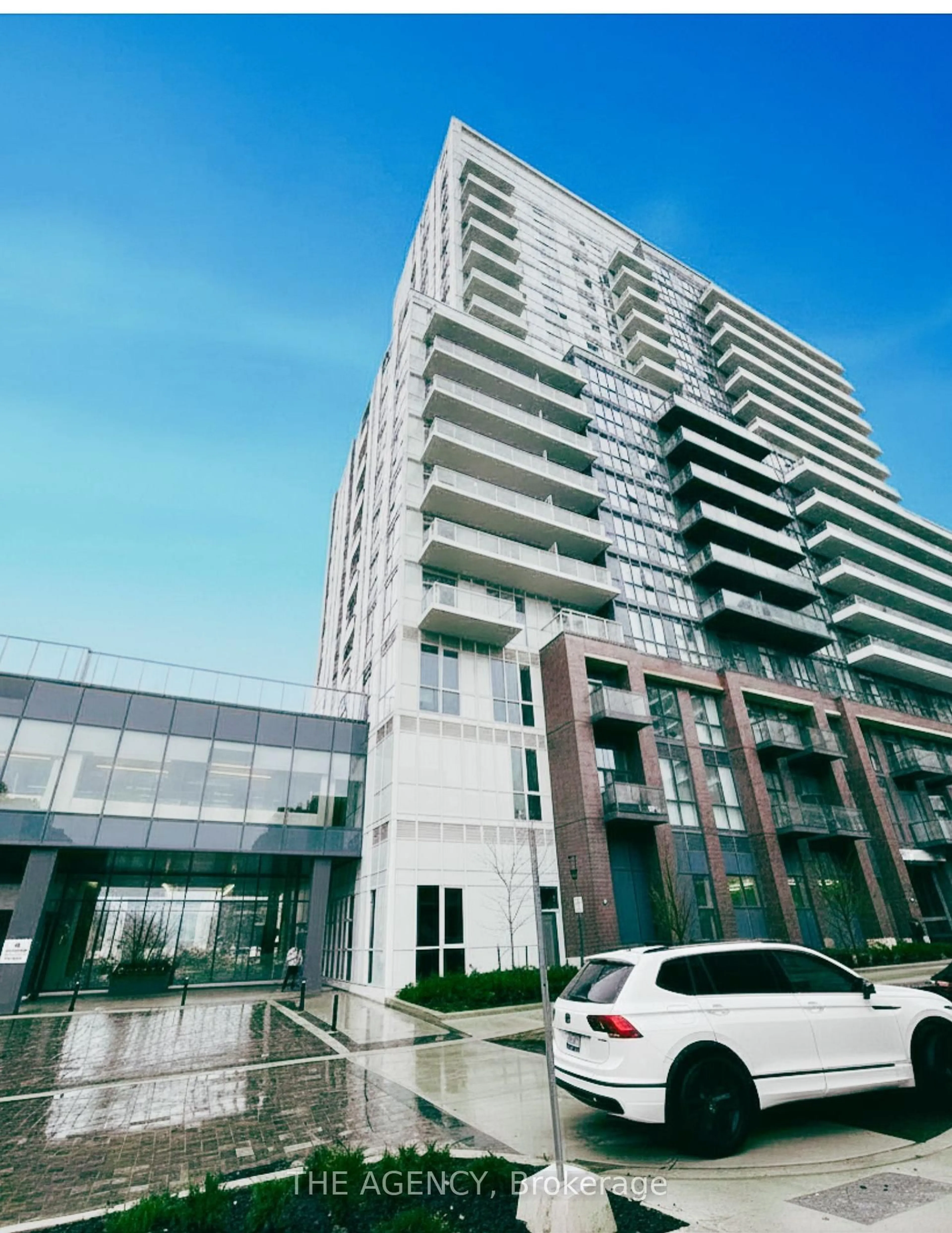 Indoor foyer for 38 Honeycrisp Cres #805, Vaughan Ontario L4K 0M7