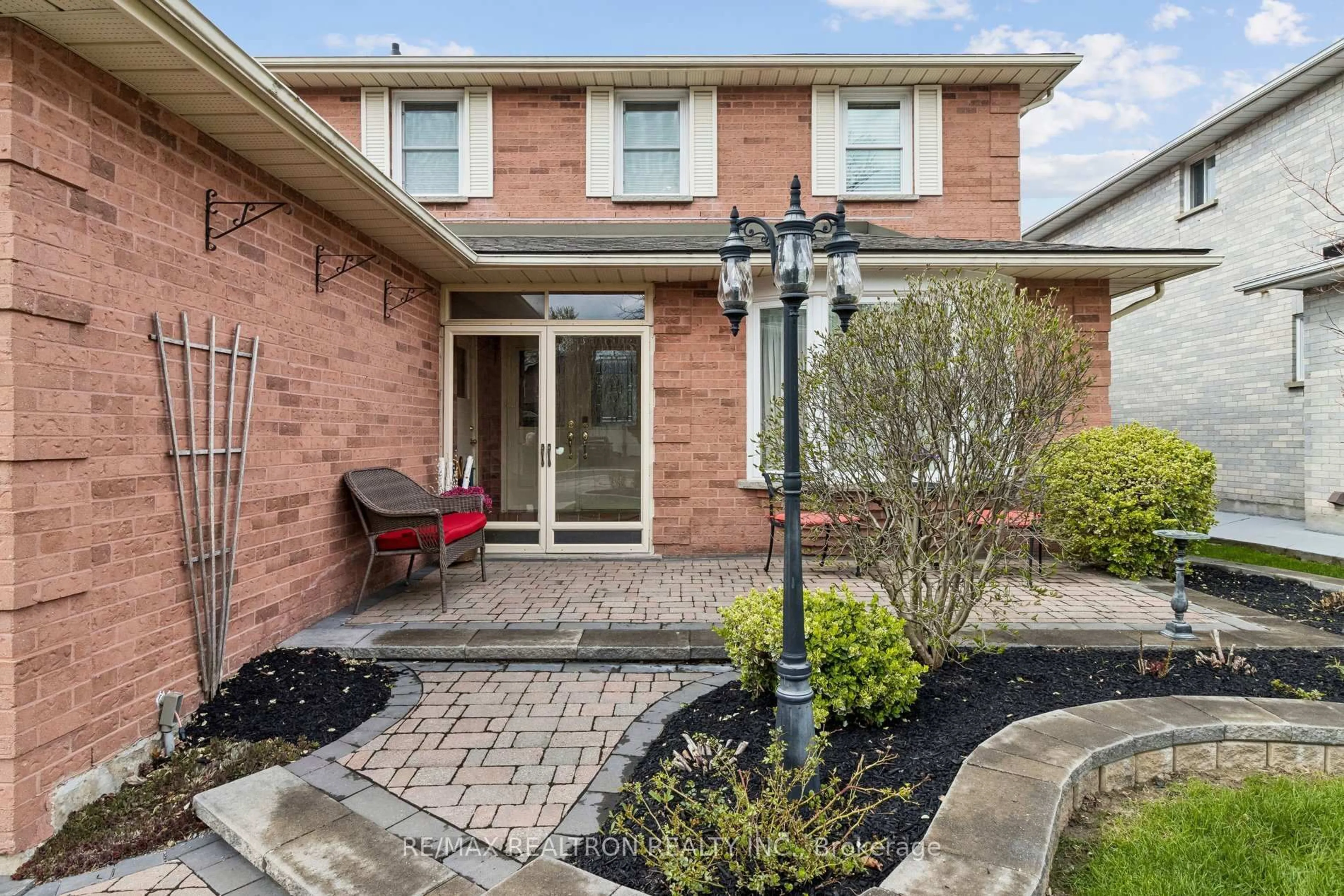 Home with brick exterior material, street for 693 Leslie Valley Dr, Newmarket Ontario L3Y 7J6
