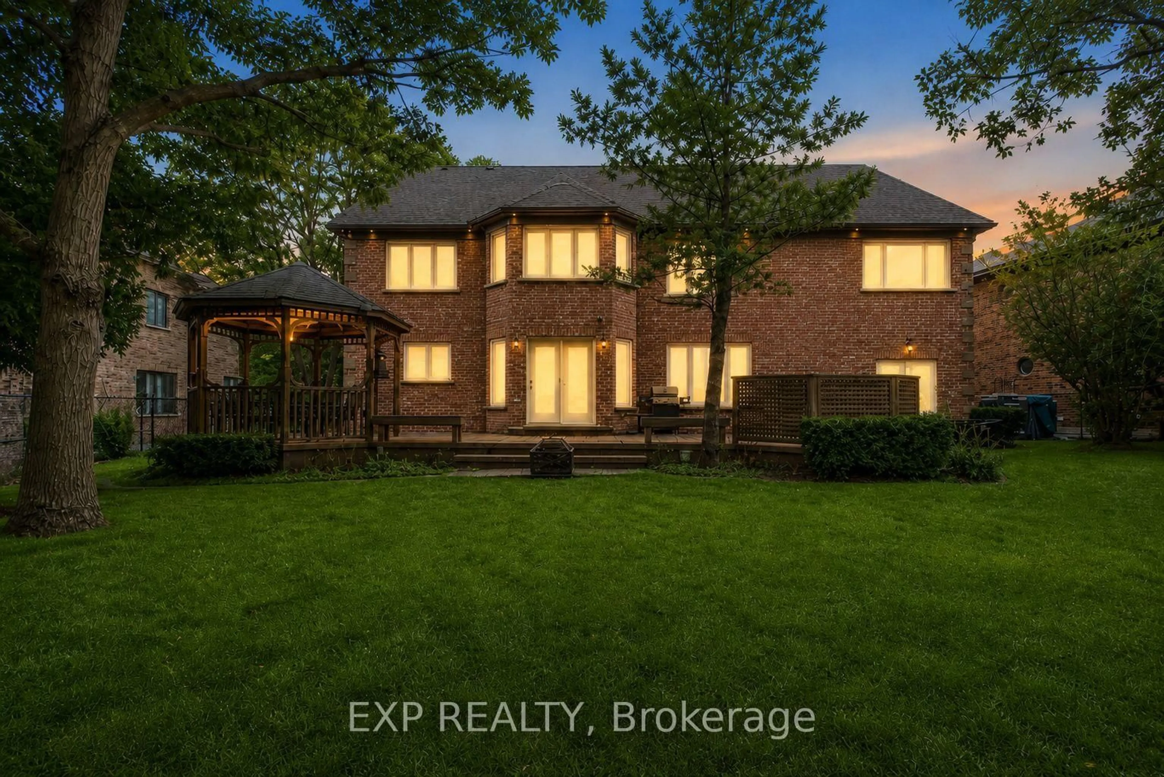 Home with brick exterior material, building for 870 Robellino Crt, Newmarket Ontario L3X 1L5