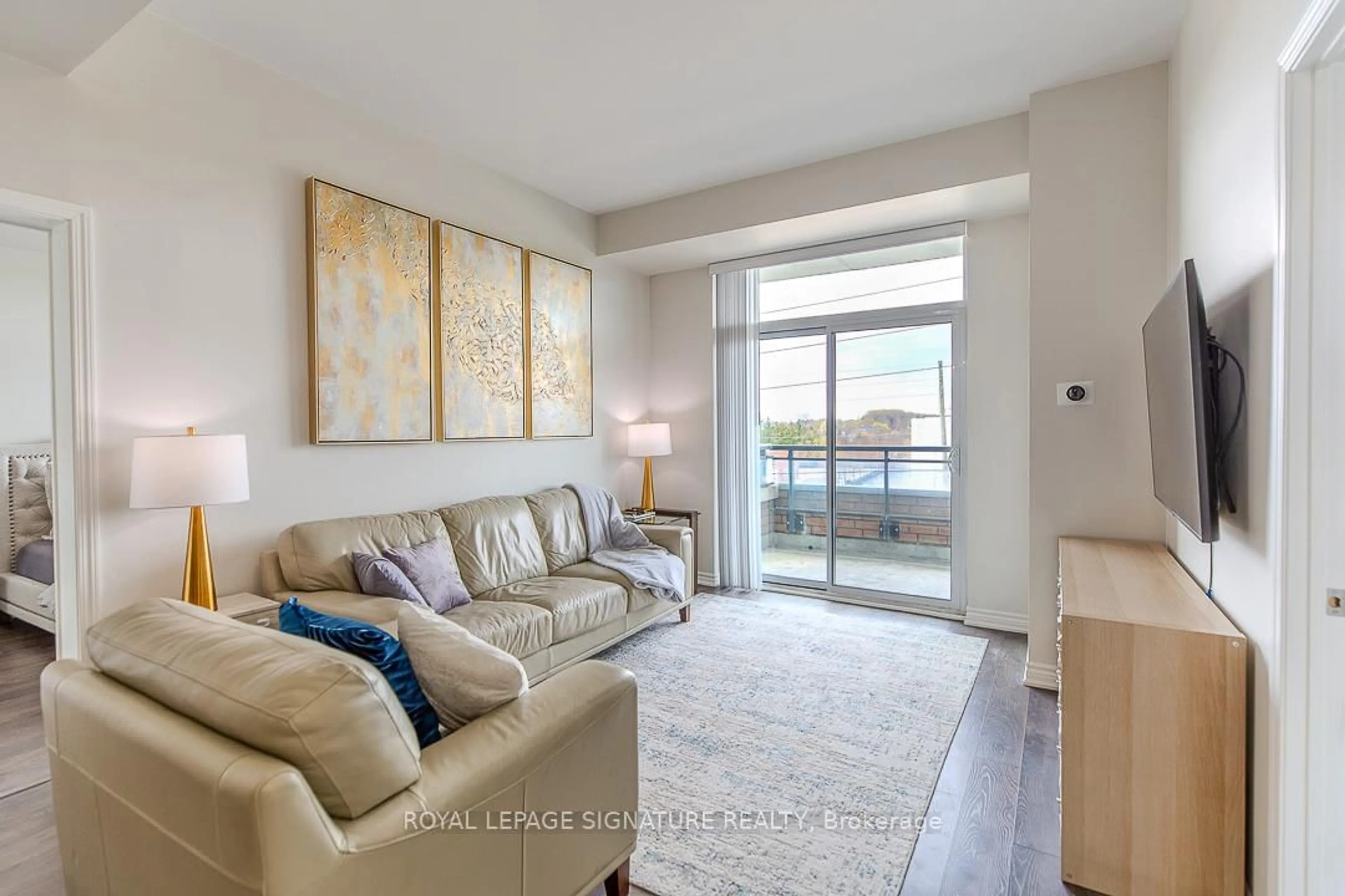 Living room with furniture, unknown for 11611 Yonge St #516, Richmond Hill Ontario L4E 1G2