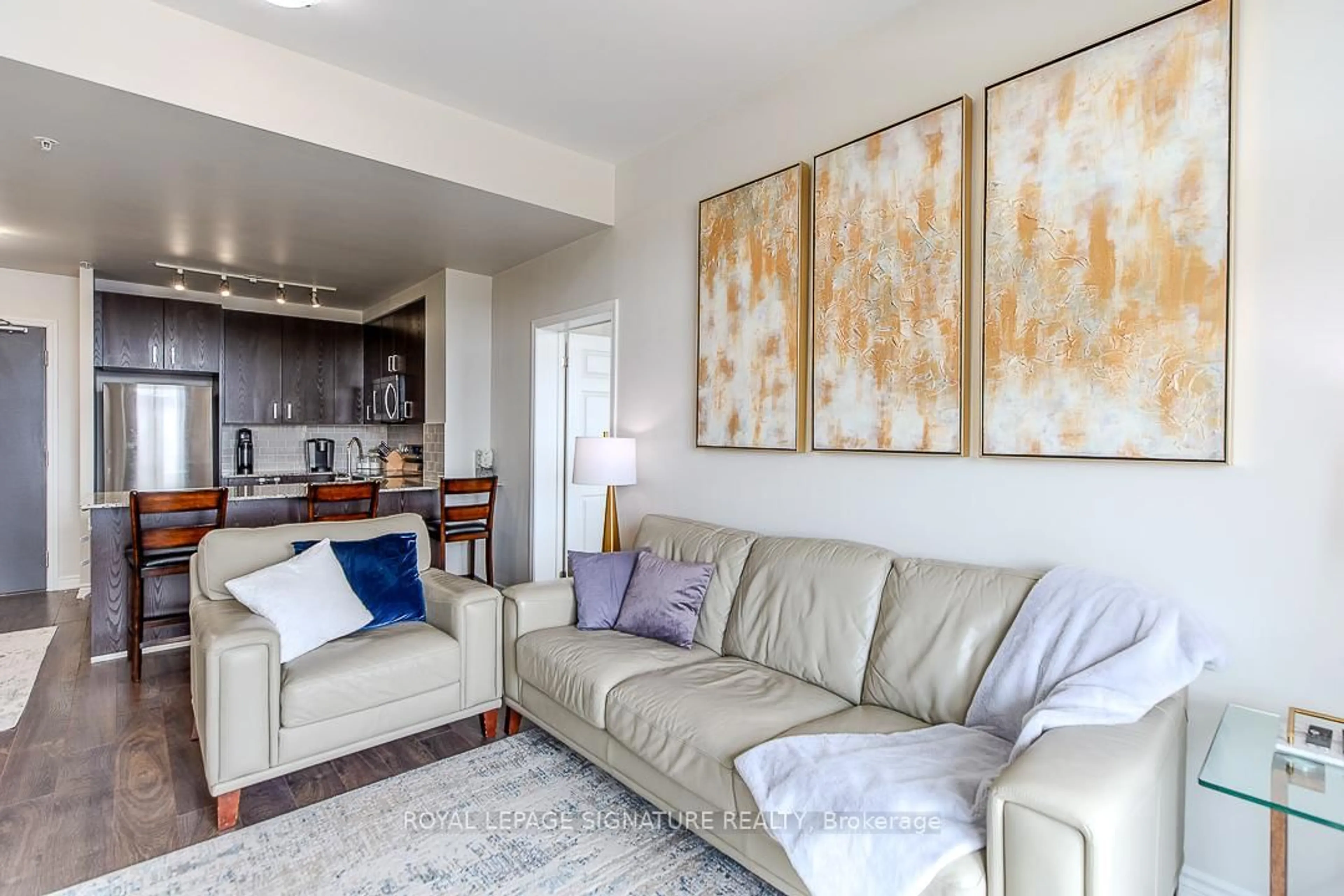 Living room with furniture, unknown for 11611 Yonge St #516, Richmond Hill Ontario L4E 1G2