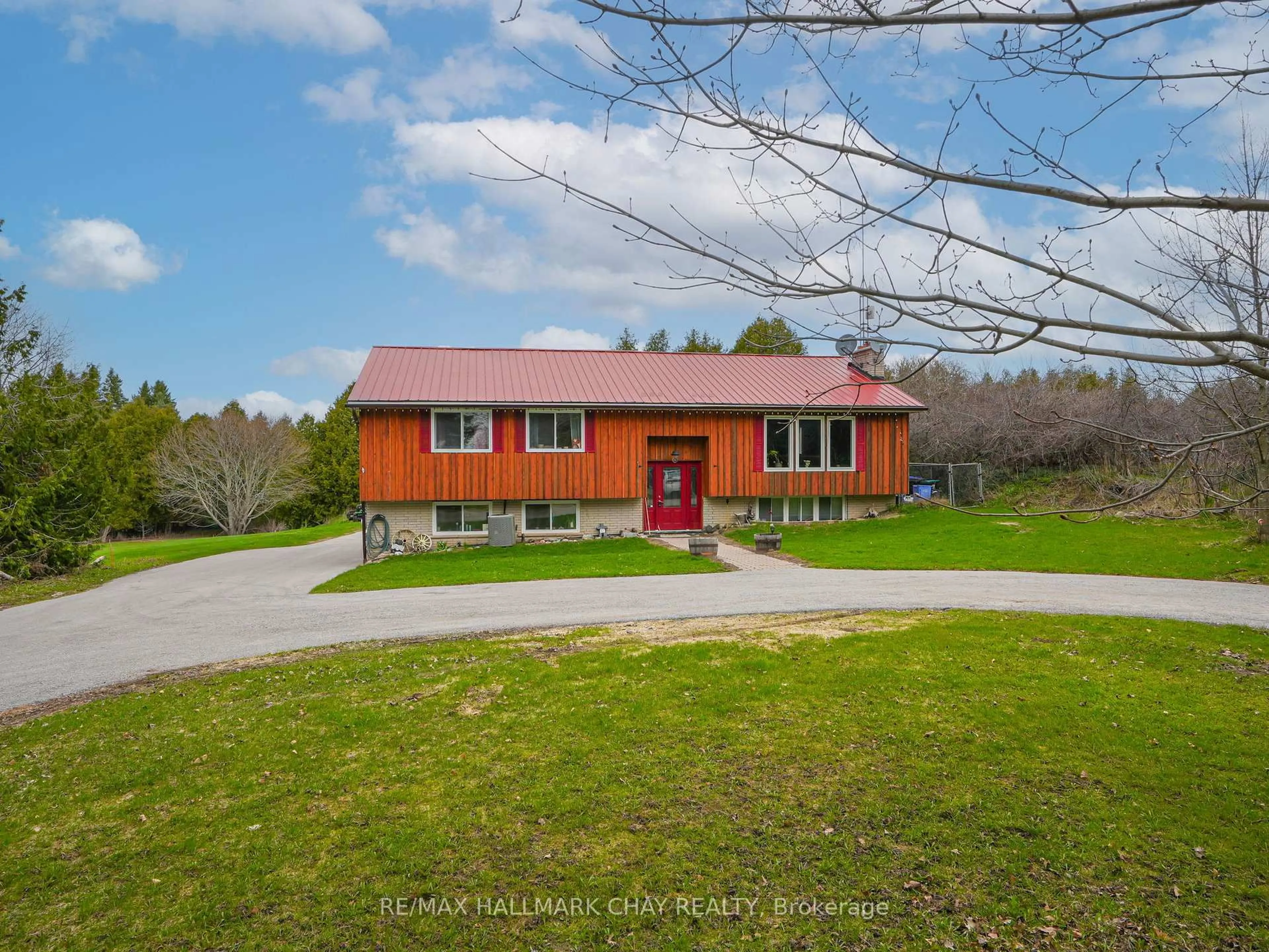 A pic from outside/outdoor area/front of a property/back of a property/a pic from drone, street for 4684 10th Sdrd, Essa Ontario L0L 2N0