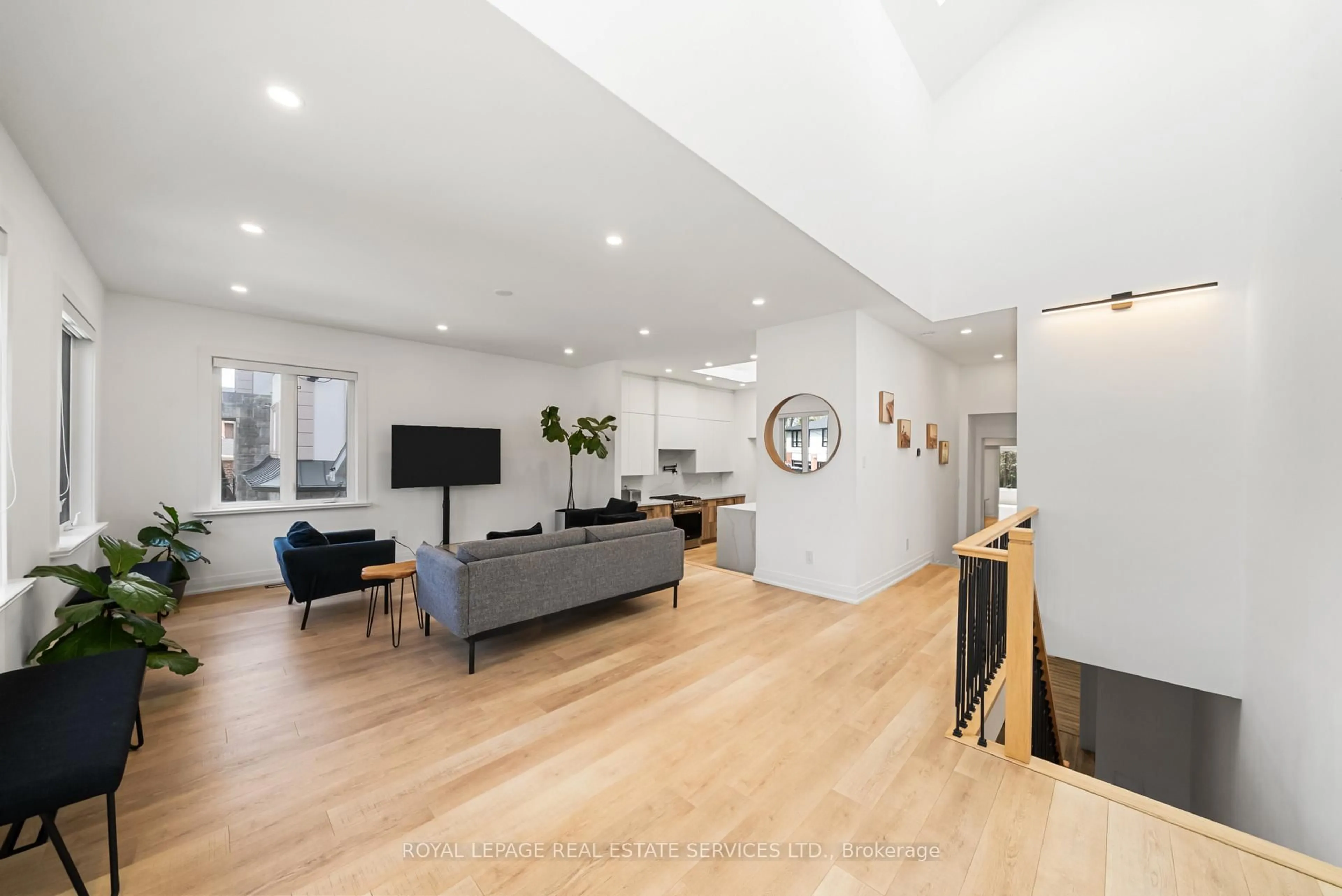 Unknown for 296 Lennox Ave, Richmond Hill Ontario L4C 2A7