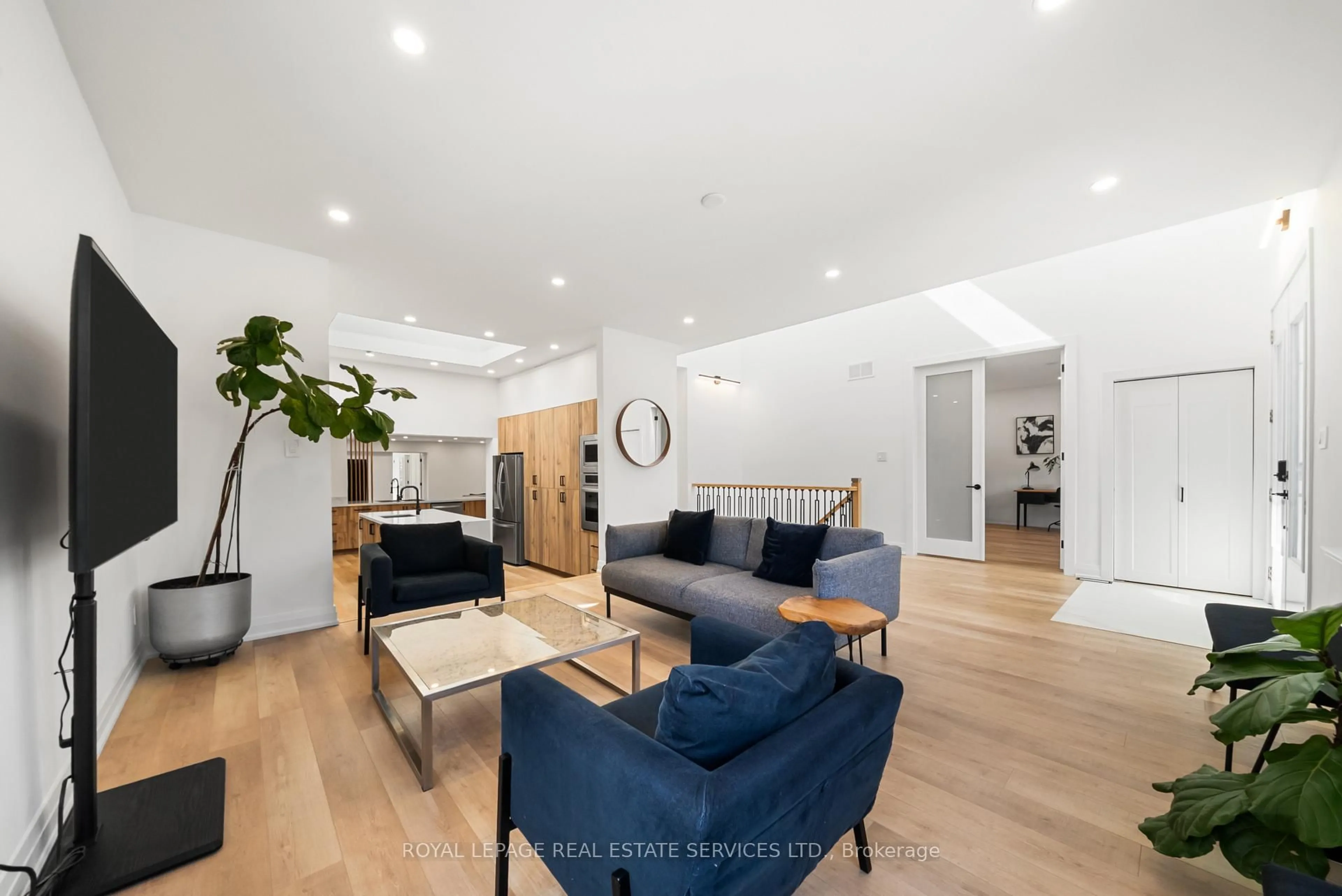 Living room with furniture, unknown for 296 Lennox Ave, Richmond Hill Ontario L4C 2A7