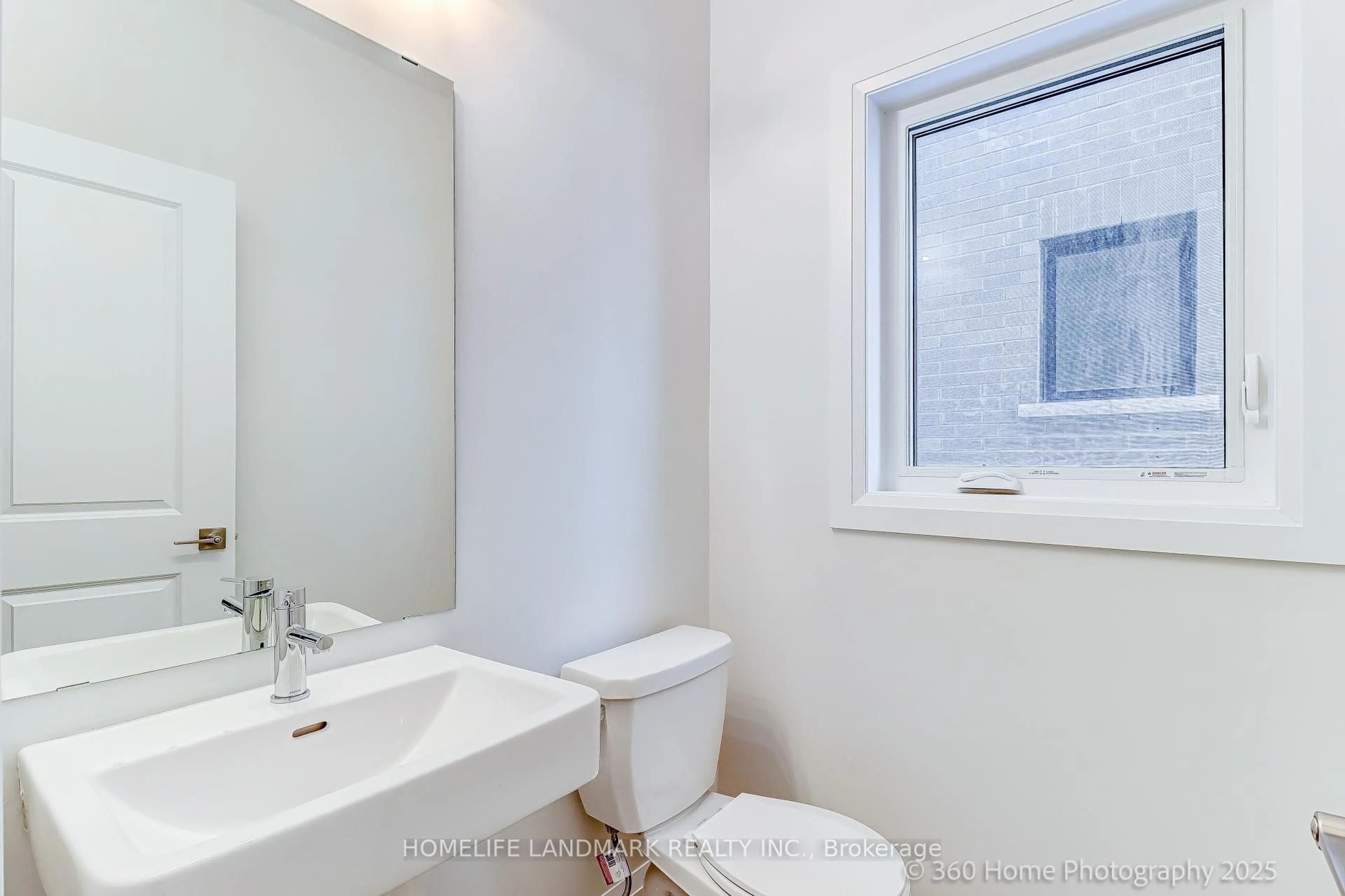 Standard bathroom, ceramic/tile floor for 23 Aida Pl, Richmond Hill Ontario L4E 1N3