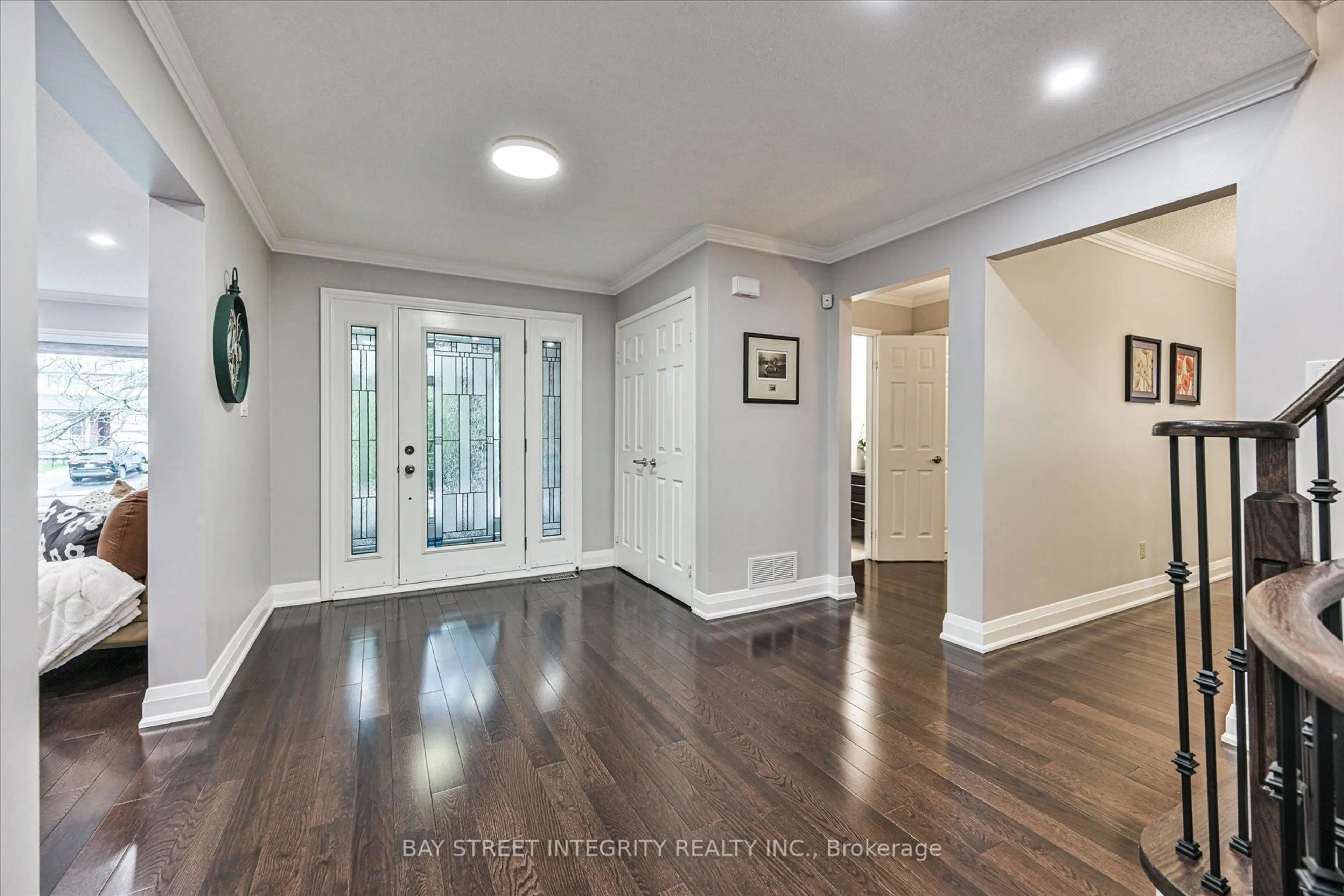 Indoor entryway for 535 Malvern Cres, Newmarket Ontario L3Y 7L7