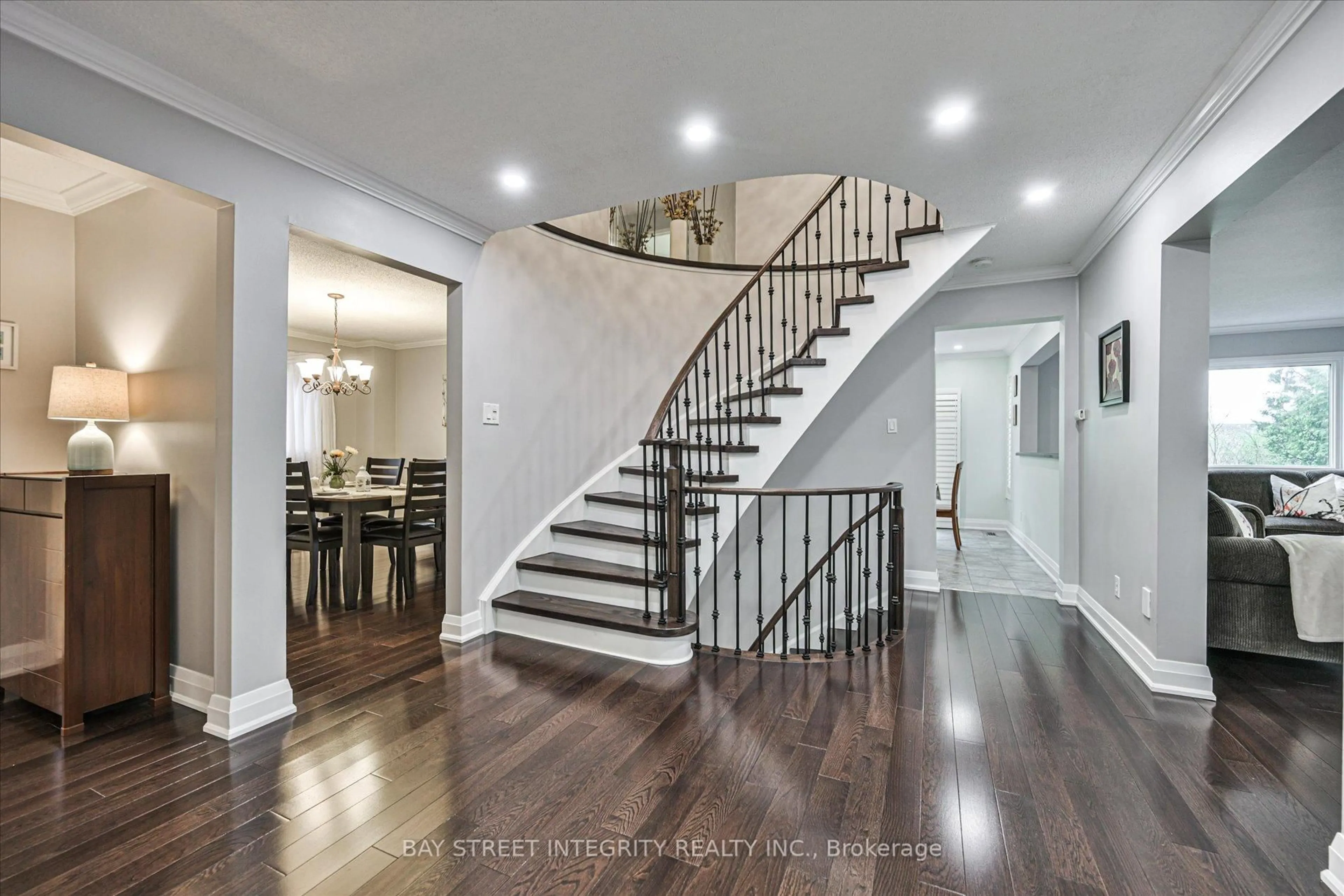 Stairs for 535 Malvern Cres, Newmarket Ontario L3Y 7L7