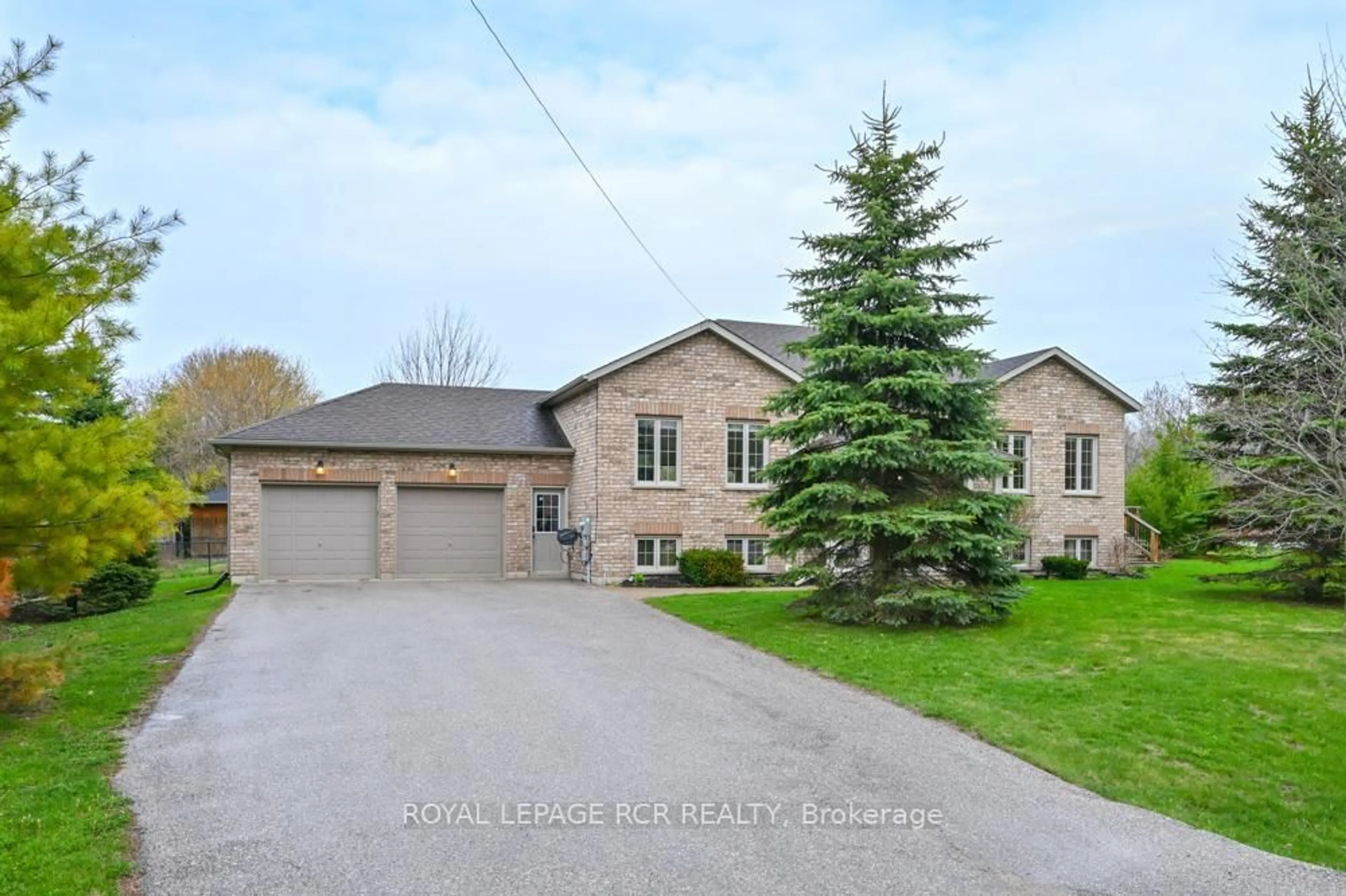 A pic from outside/outdoor area/front of a property/back of a property/a pic from drone, street for 1655 St. John's Rd, Innisfil Ontario L9S 1S5