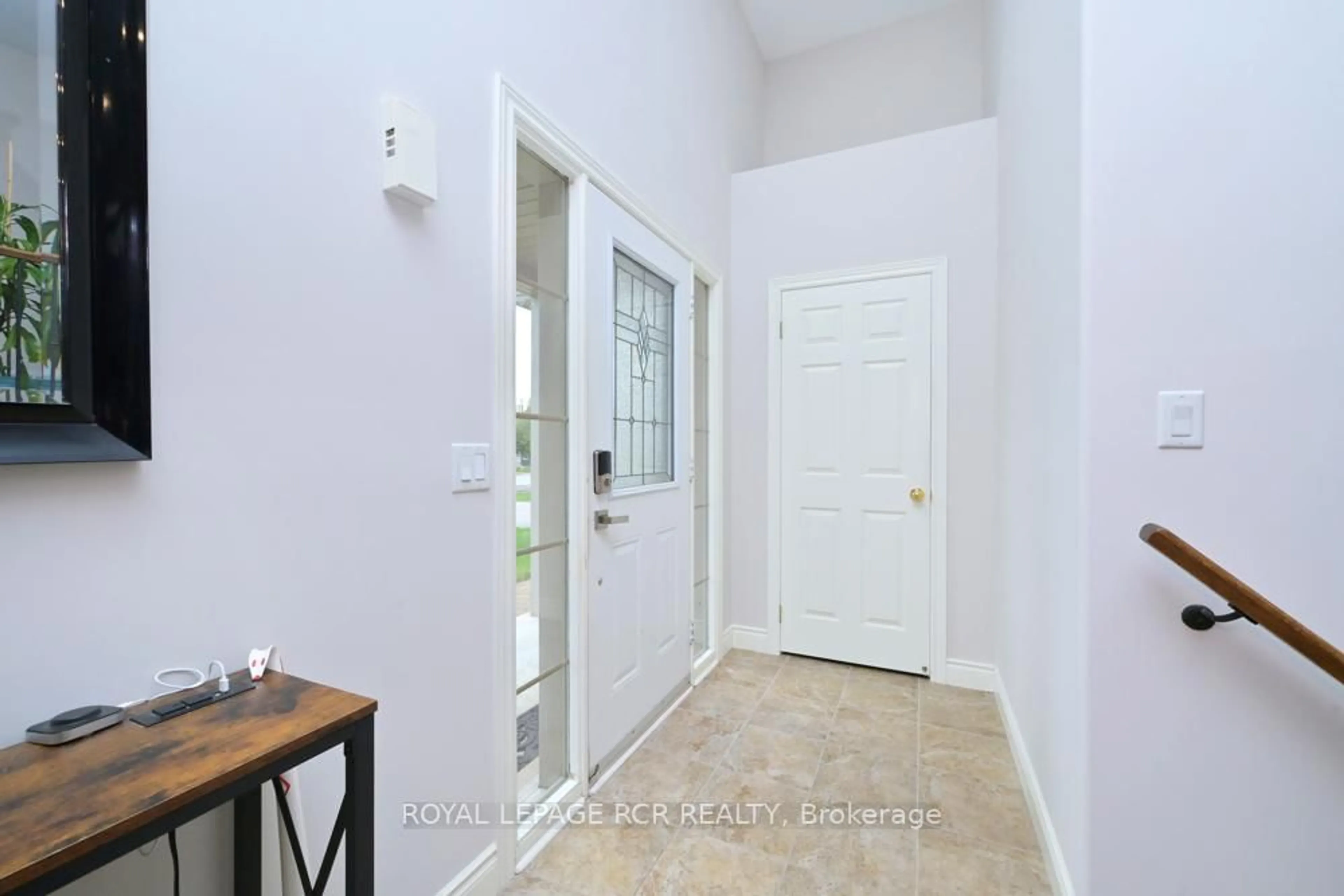 Indoor entryway for 1655 St. John's Rd, Innisfil Ontario L9S 1S5