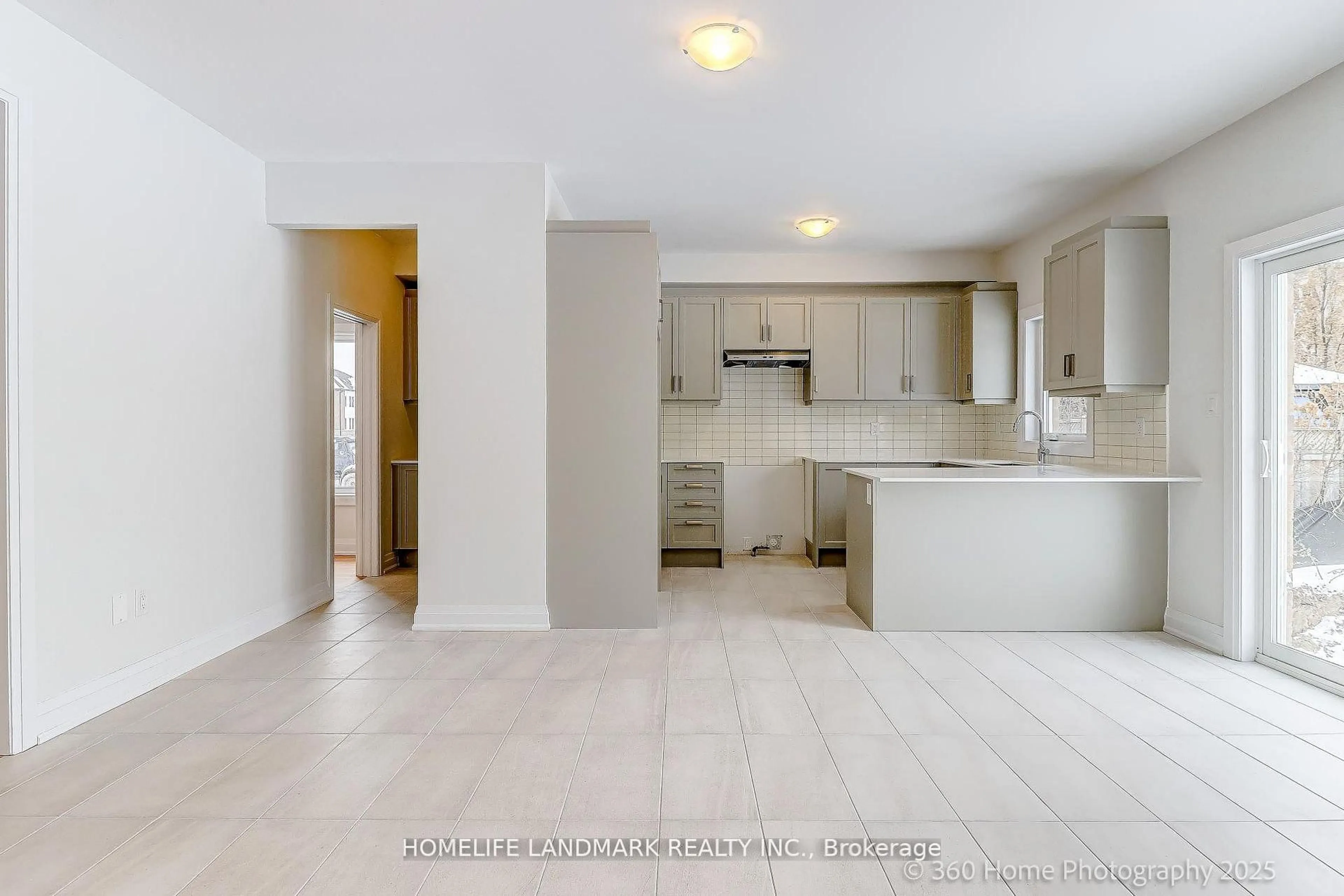 Open concept kitchen, ceramic/tile floor for 219 SEGUIN St, Richmond Hill Ontario L4E 1N7