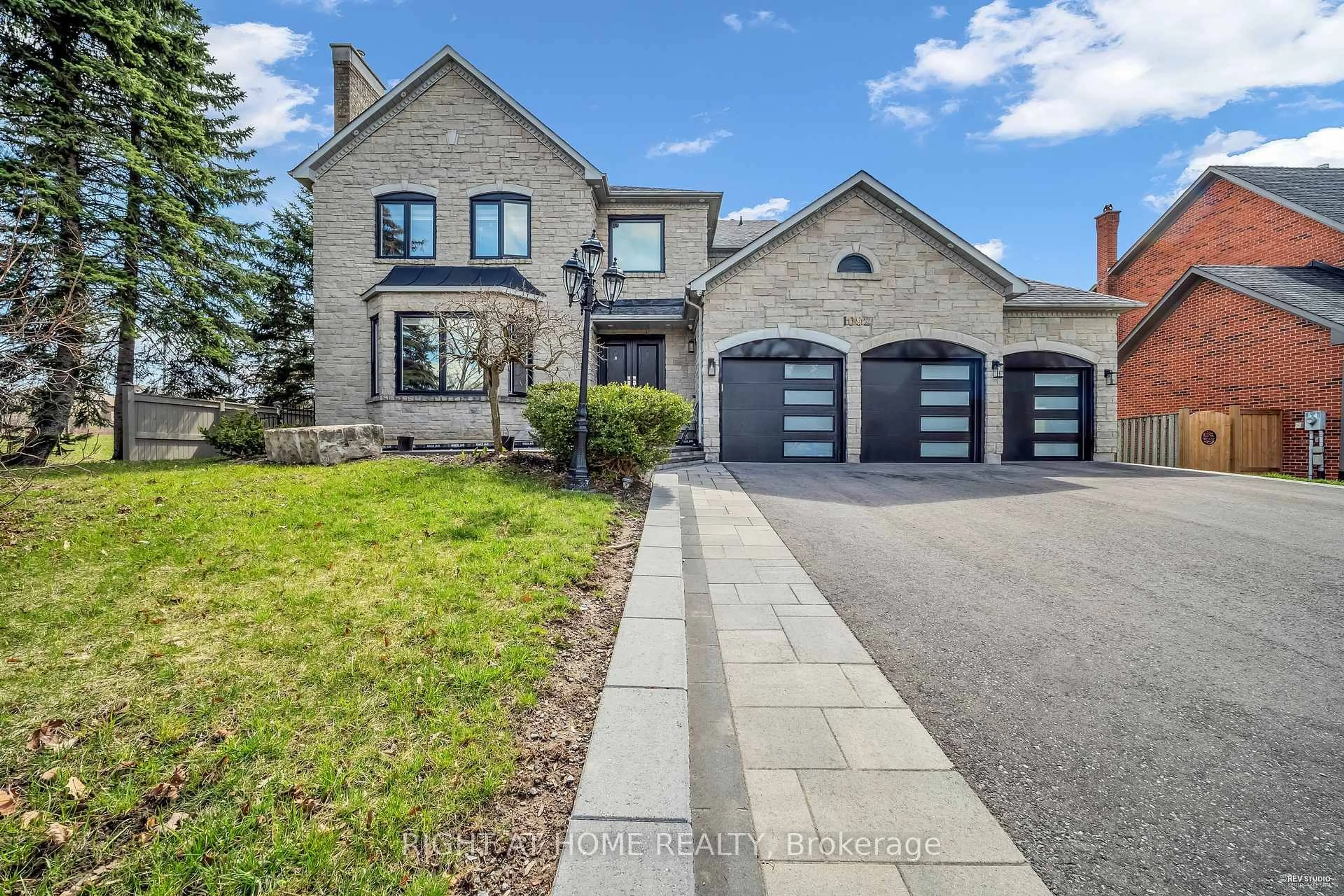 Home with brick exterior material, street for 1092 Stonehaven Ave, Newmarket Ontario L3X 1M7