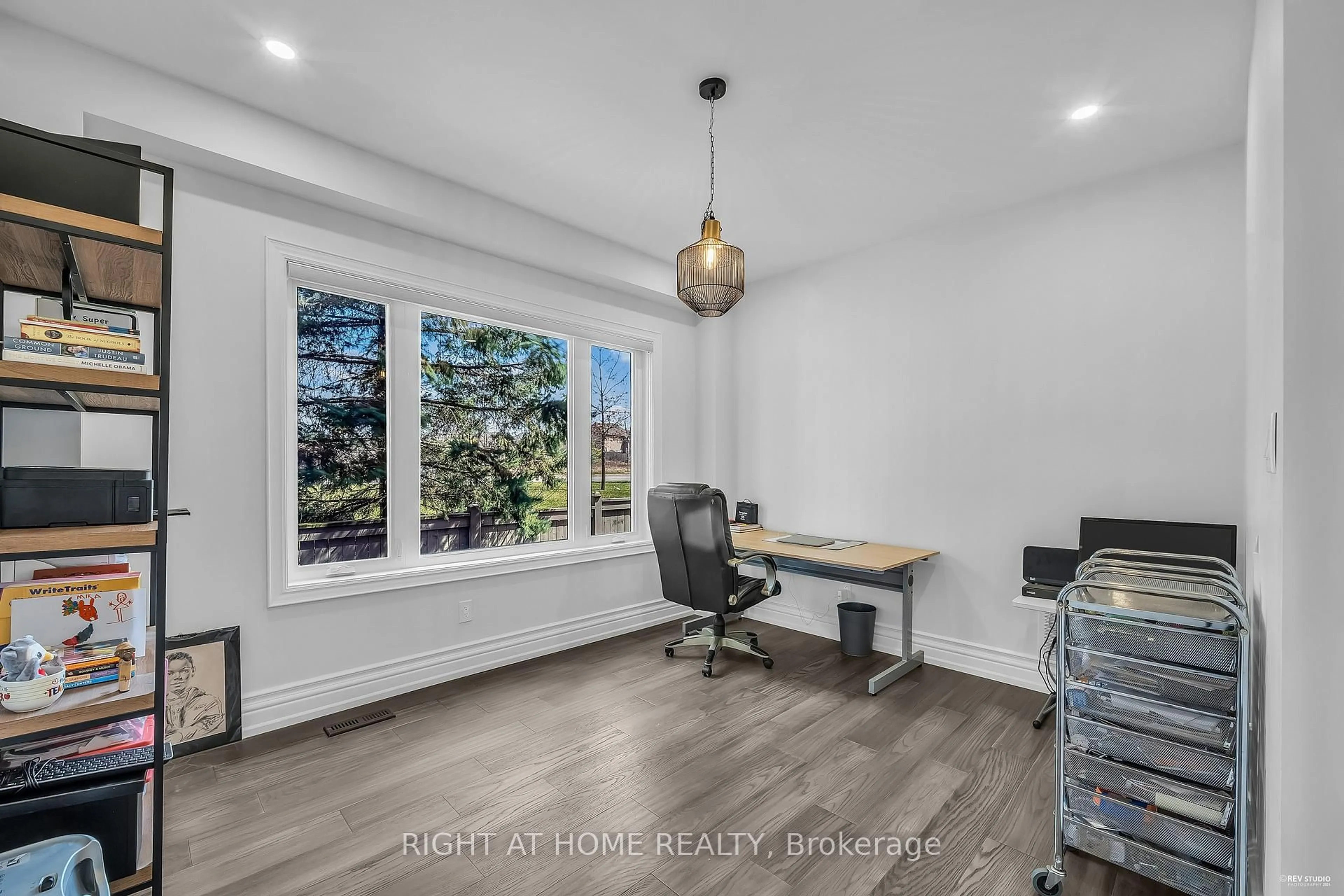 A pic of a room for 1092 Stonehaven Ave, Newmarket Ontario L3X 1M7