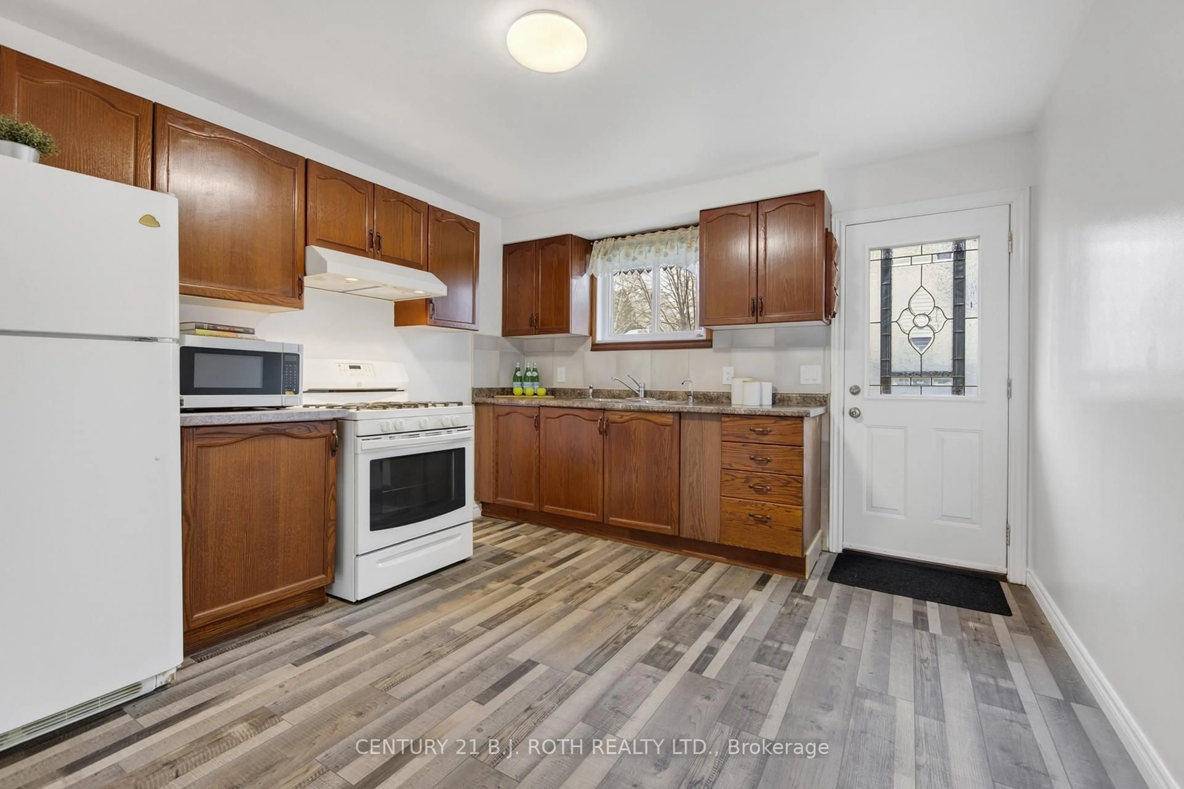 Standard kitchen, unknown for 109 Malcolm St, Essa Ontario L0M 1B0