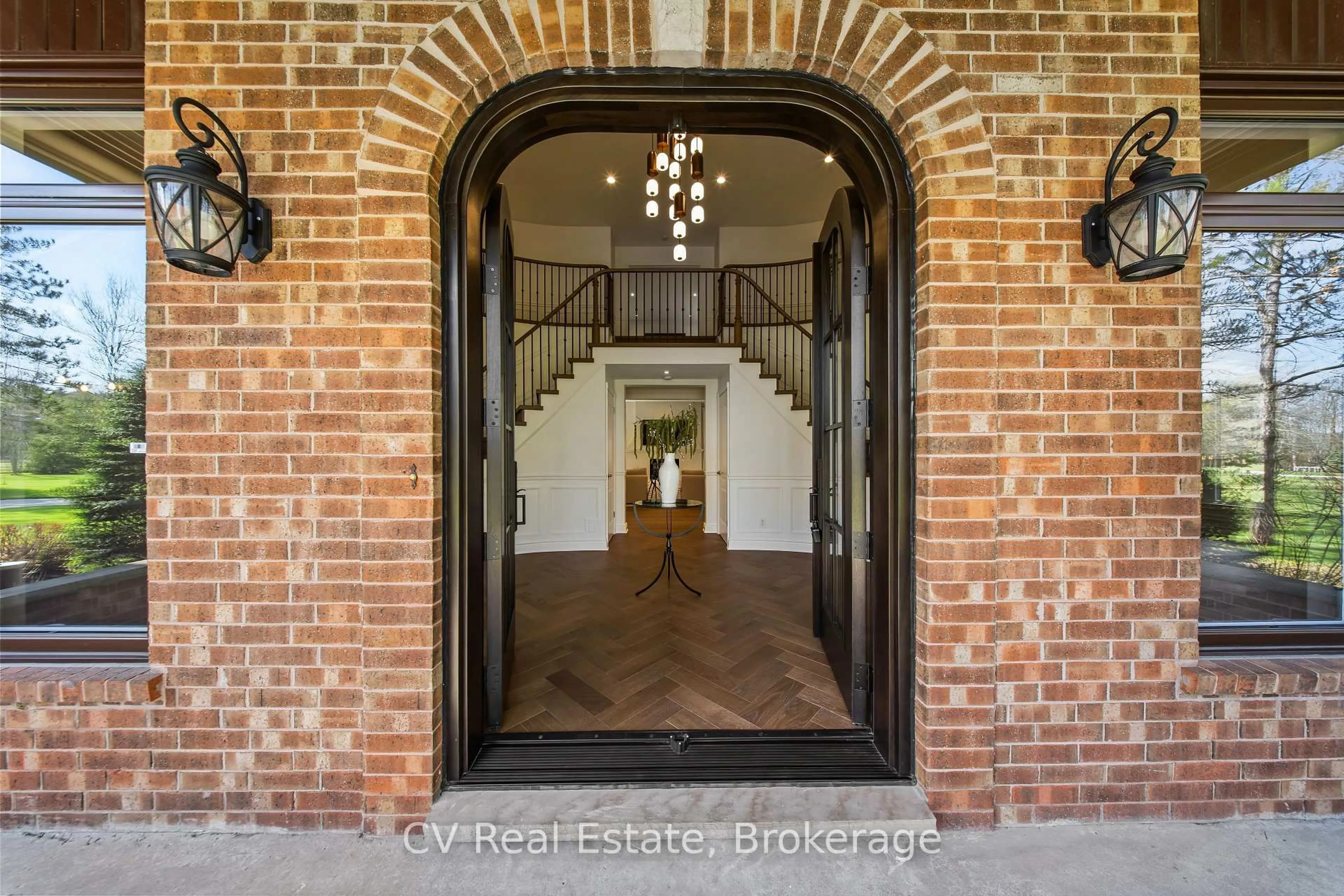 Indoor entryway for 12 Bristol Sands Cres, Uxbridge Ontario L9P 0G1