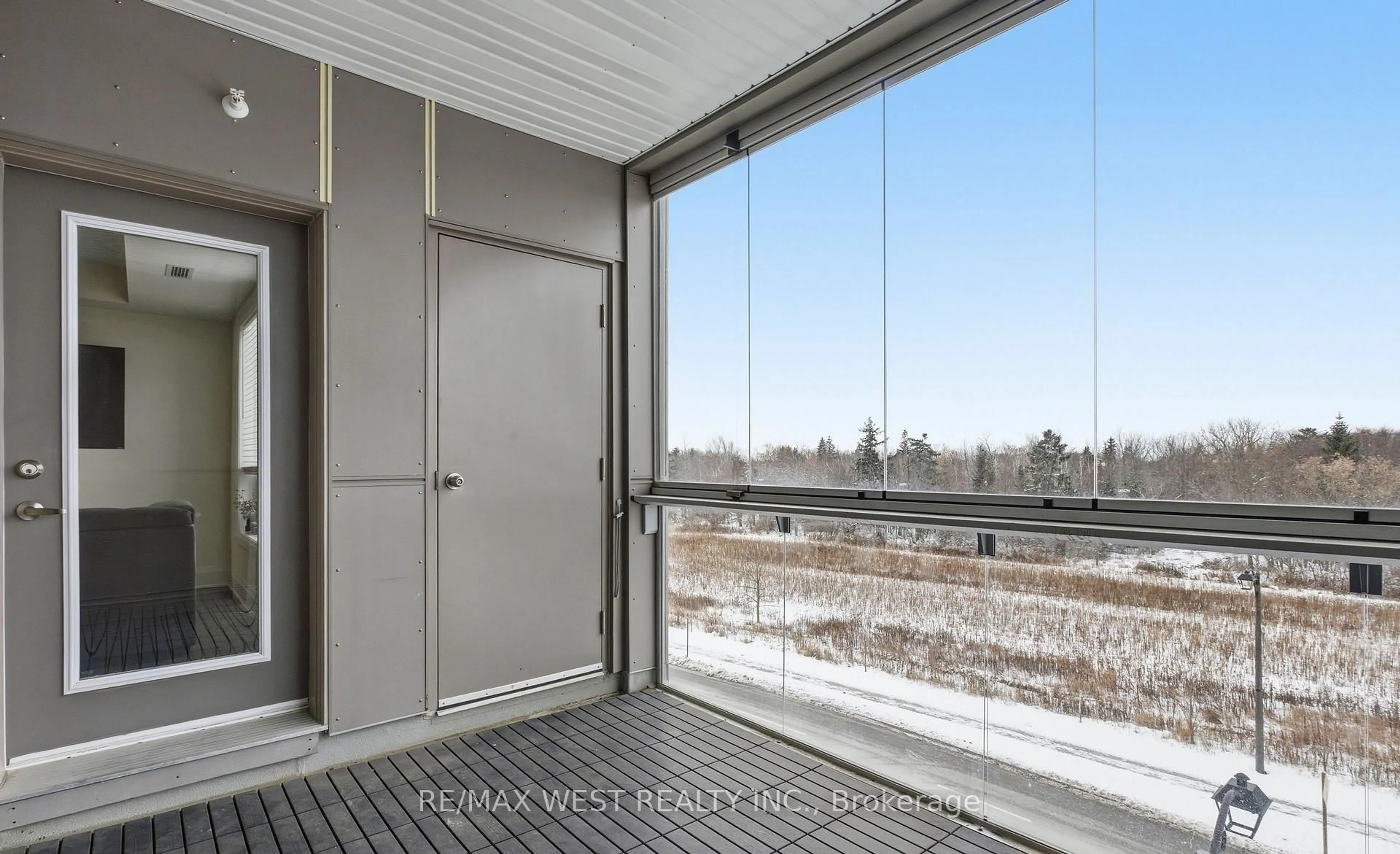 Indoor foyer for 2 Adam Sellers St #412, Markham Ontario L6B 1P2