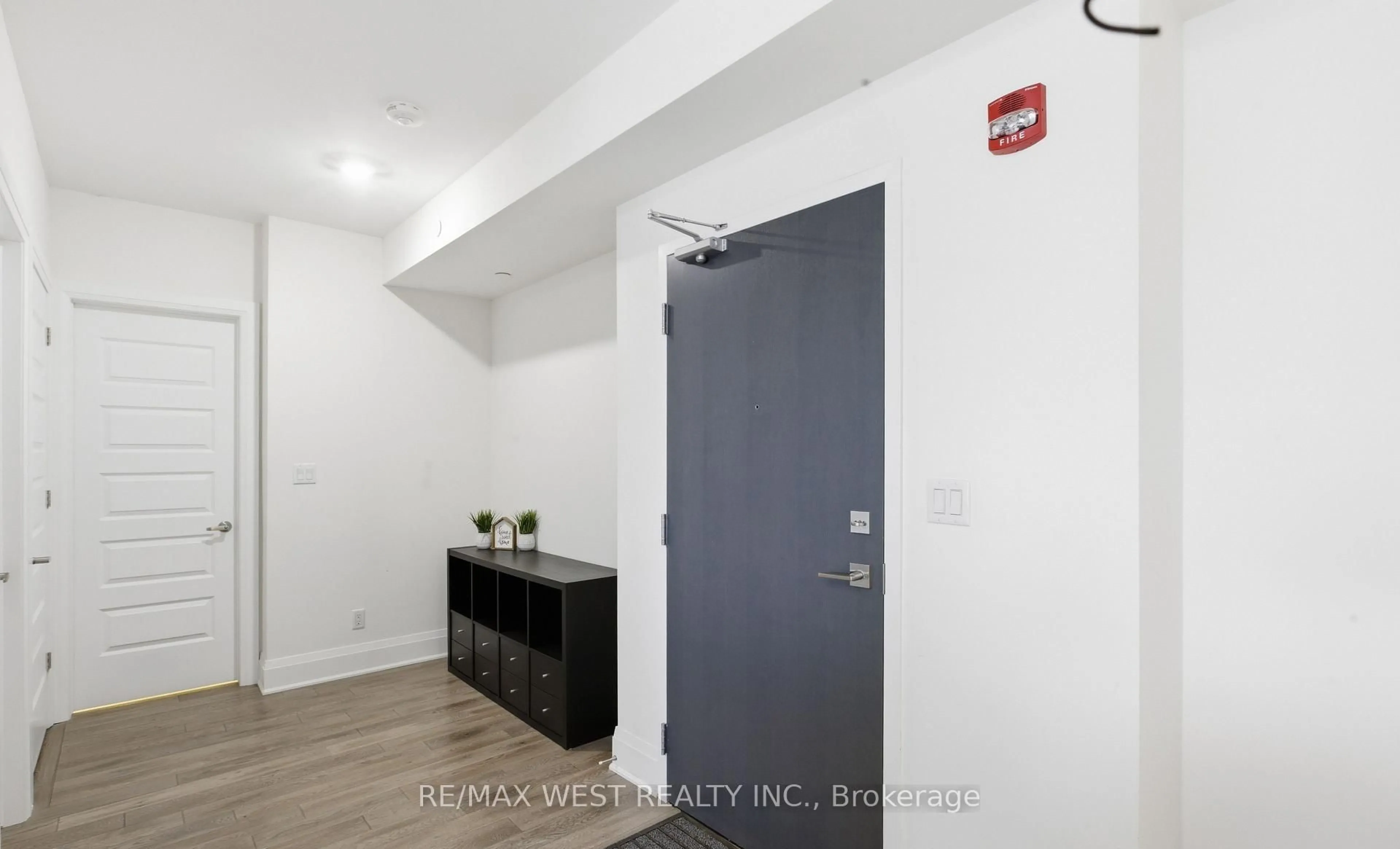 Indoor entryway for 2 Adam Sellers St #412, Markham Ontario L6B 1P2