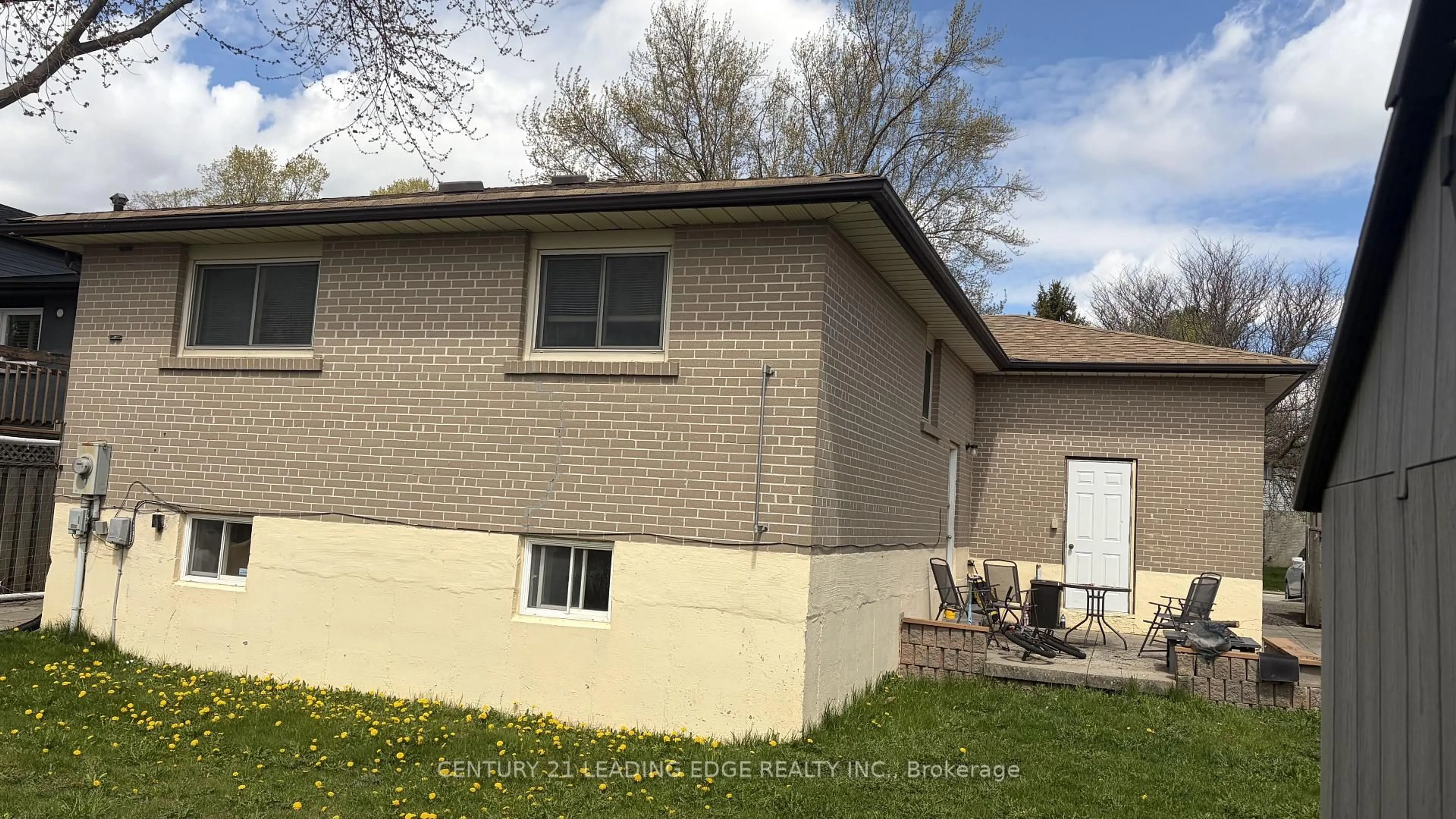 Home with vinyl exterior material, building for 608 RUPERT Ave, Whitchurch-Stouffville Ontario L4A 1W1