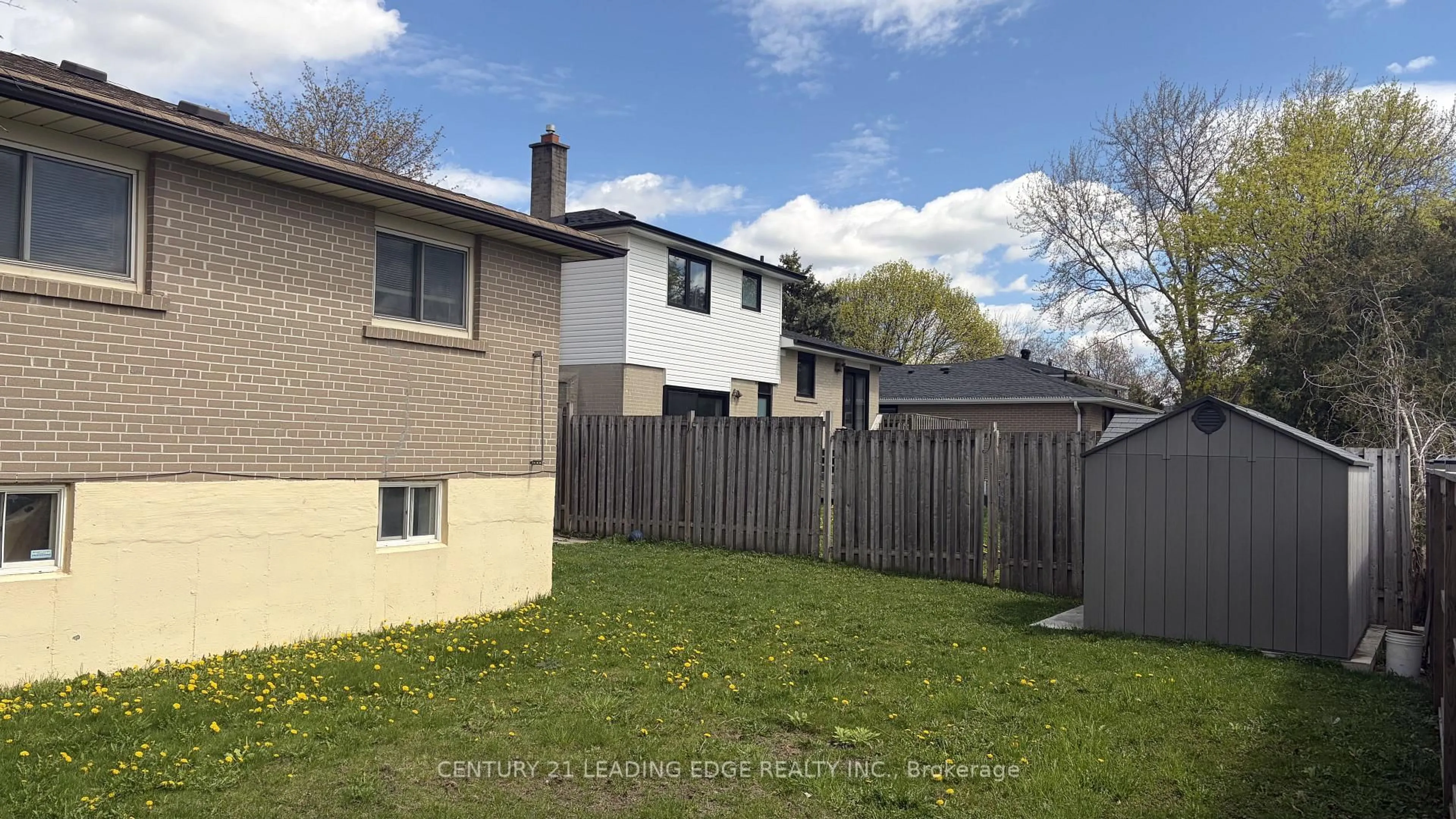 A pic from outside/outdoor area/front of a property/back of a property/a pic from drone, street for 608 RUPERT Ave, Whitchurch-Stouffville Ontario L4A 1W1