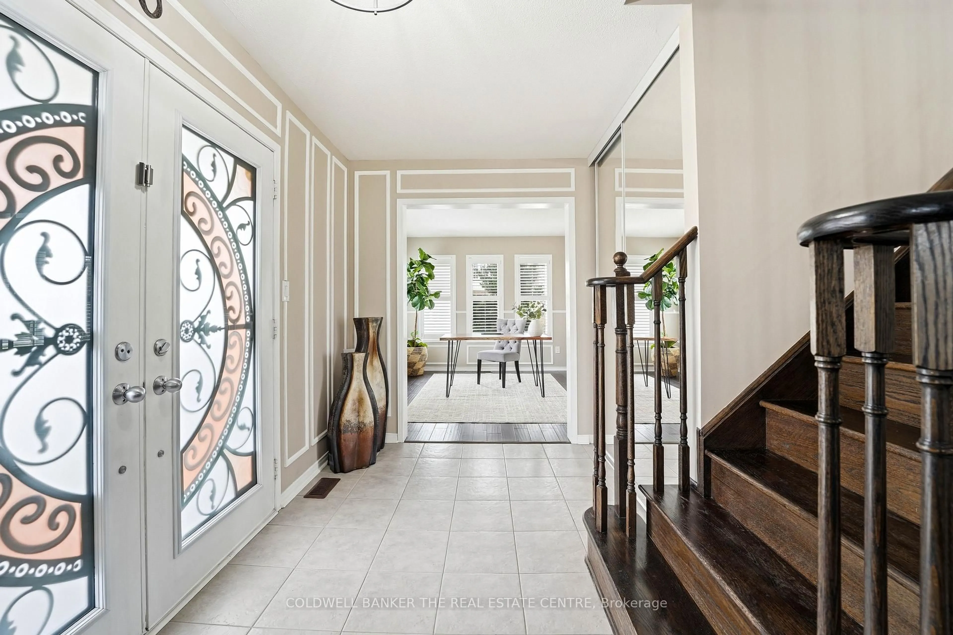 Indoor foyer for 124 Armstrong Cres, Bradford West Gwillimbury Ontario L3Z 0L3