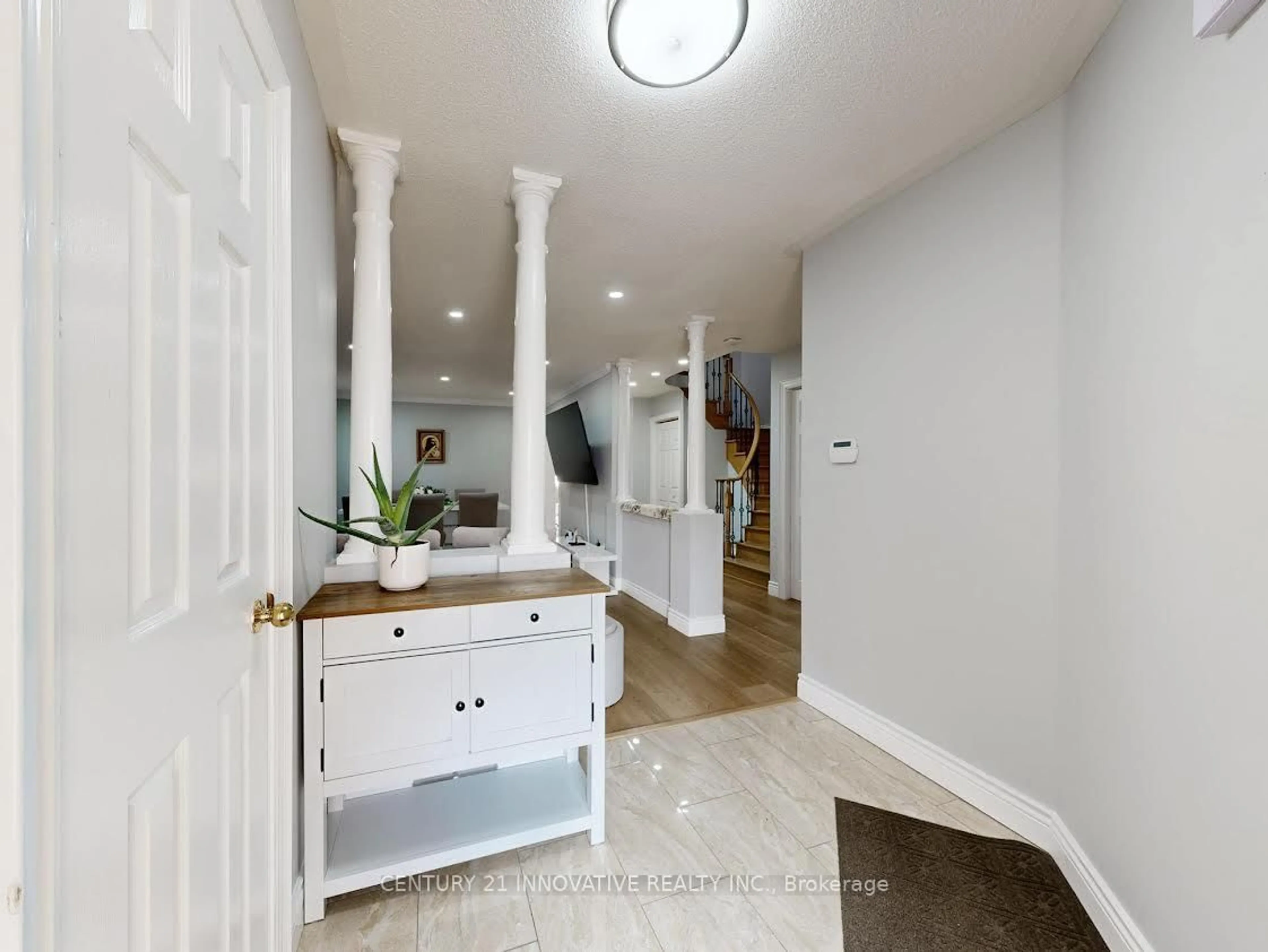 Indoor entryway for 336 St Joan of Arc Ave, Vaughan Ontario L6A 3N1