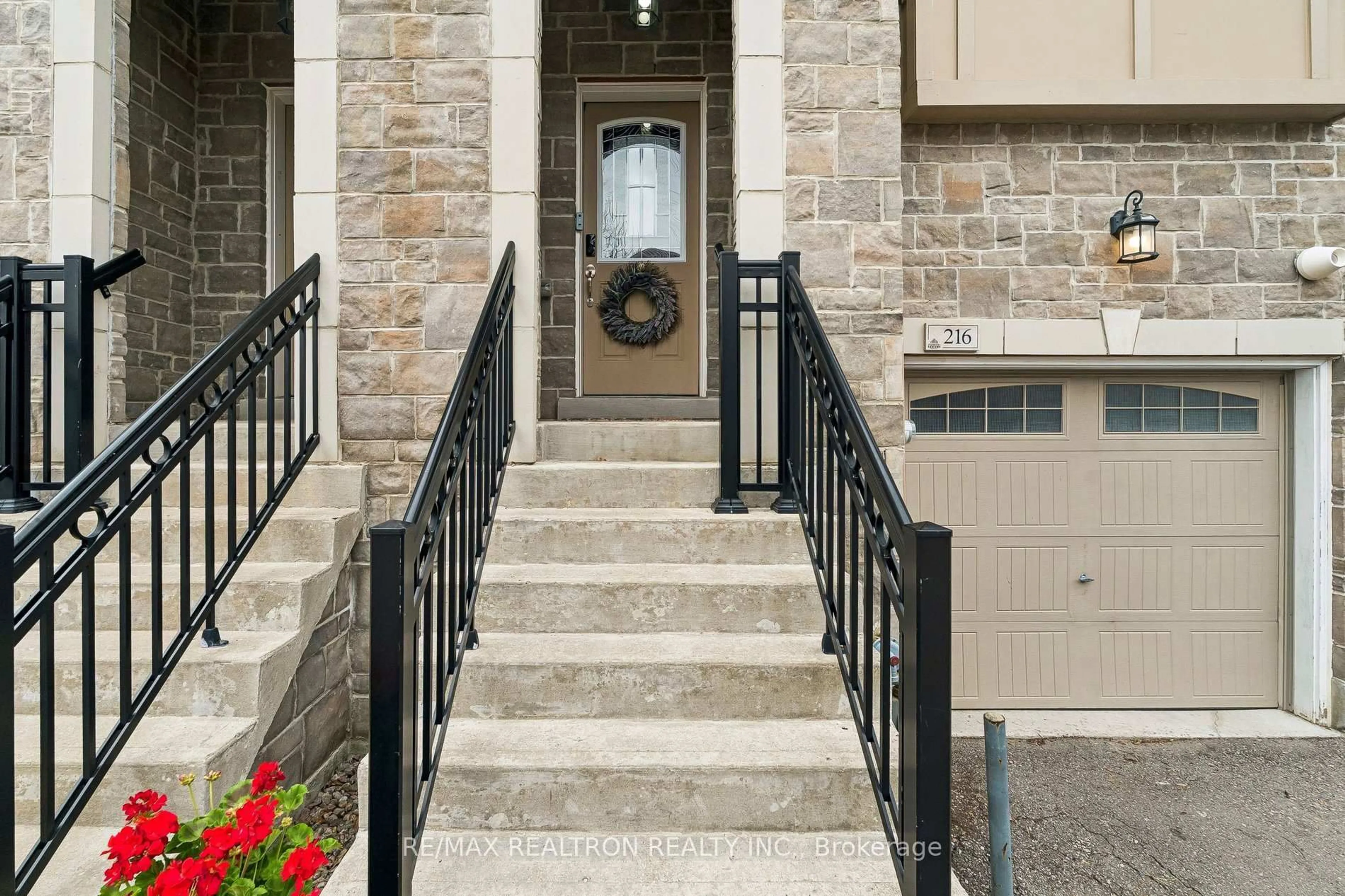 Unknown for 216 Appleton Crt, Newmarket Ontario L3Y 0B8