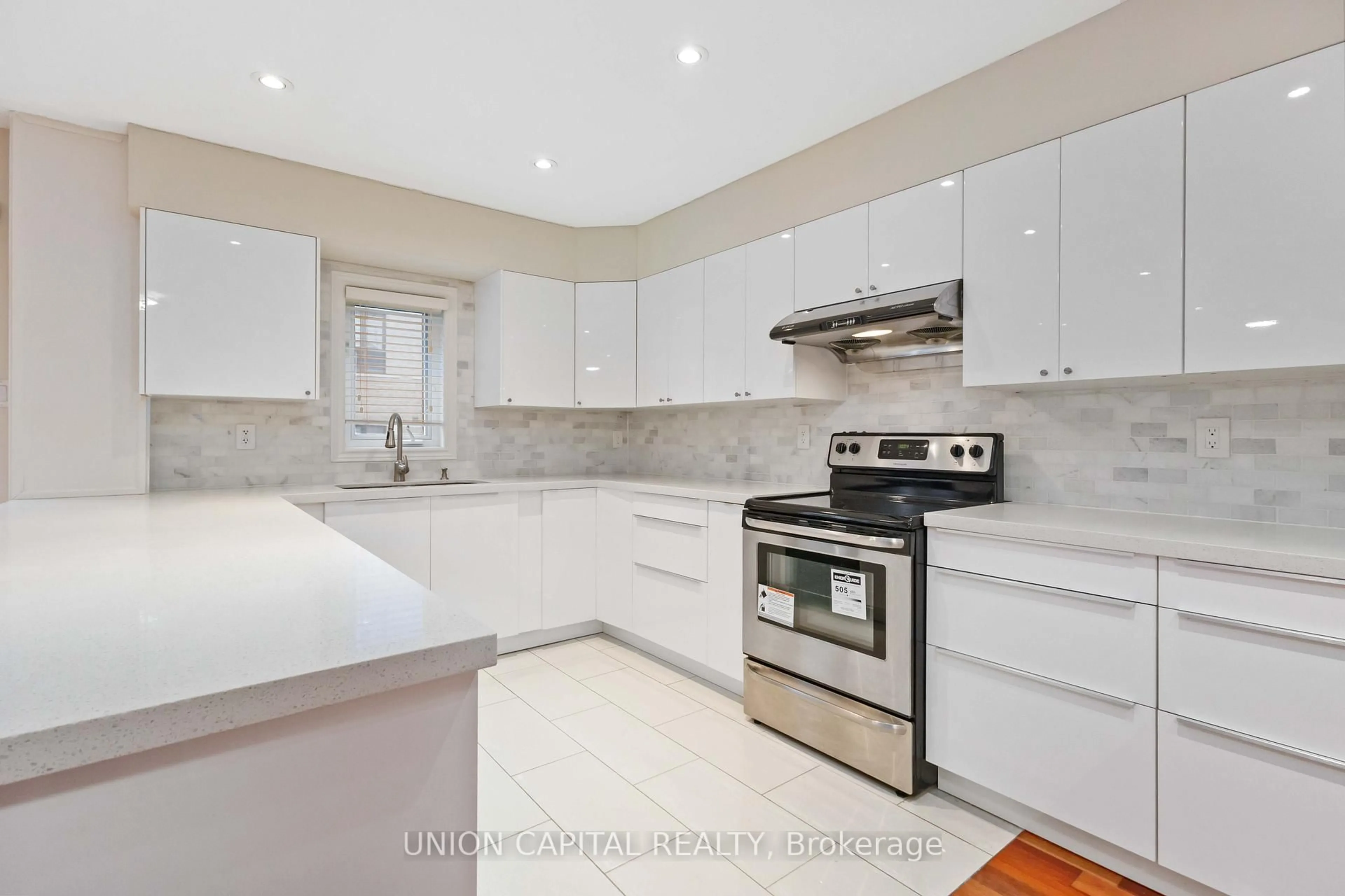 Unknown for 25 Maple Ridge Cres, Markham Ontario L6E 1V3