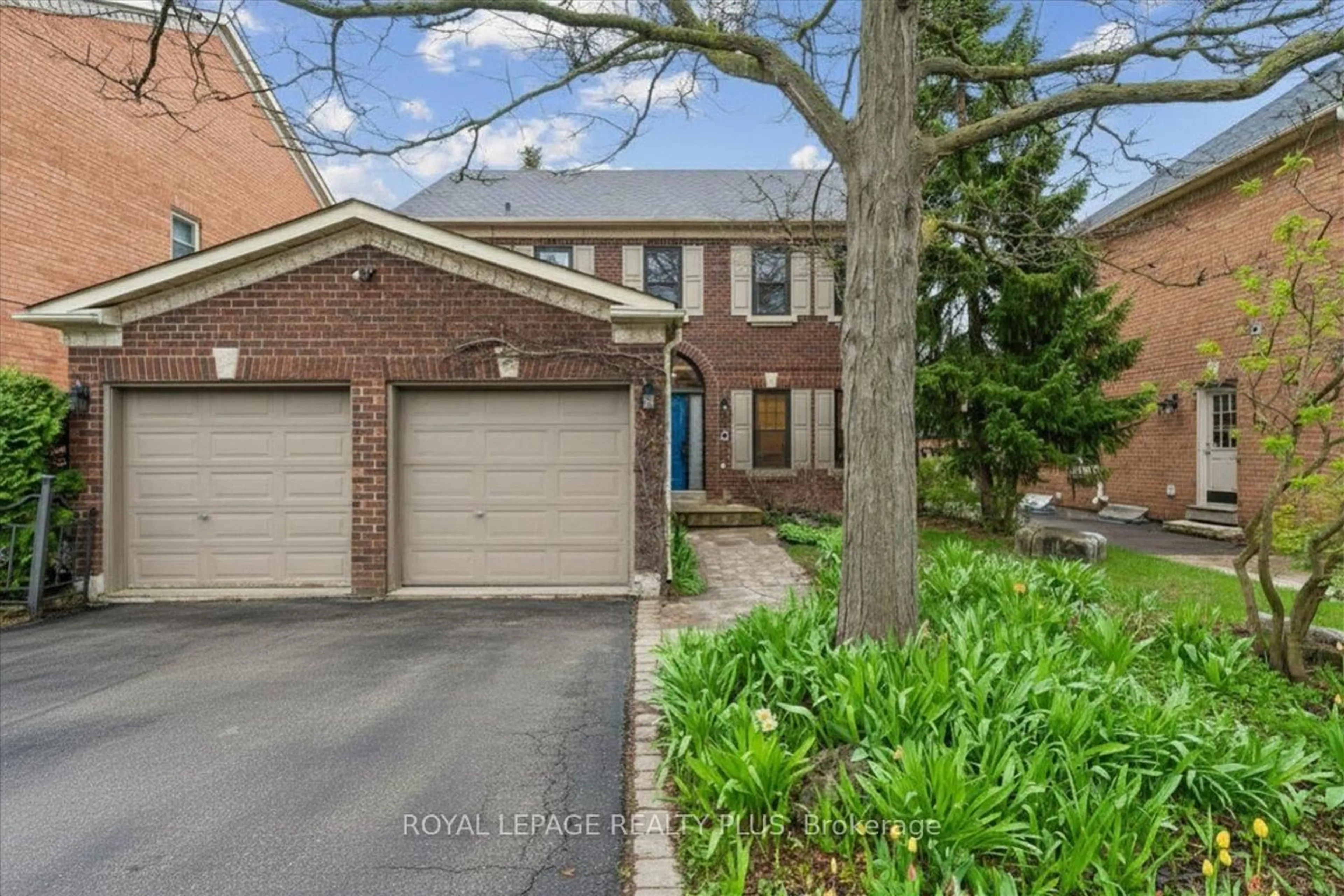 Home with brick exterior material, street for 34 THEOBALDS Circ, Richmond Hill Ontario L4C 9C6