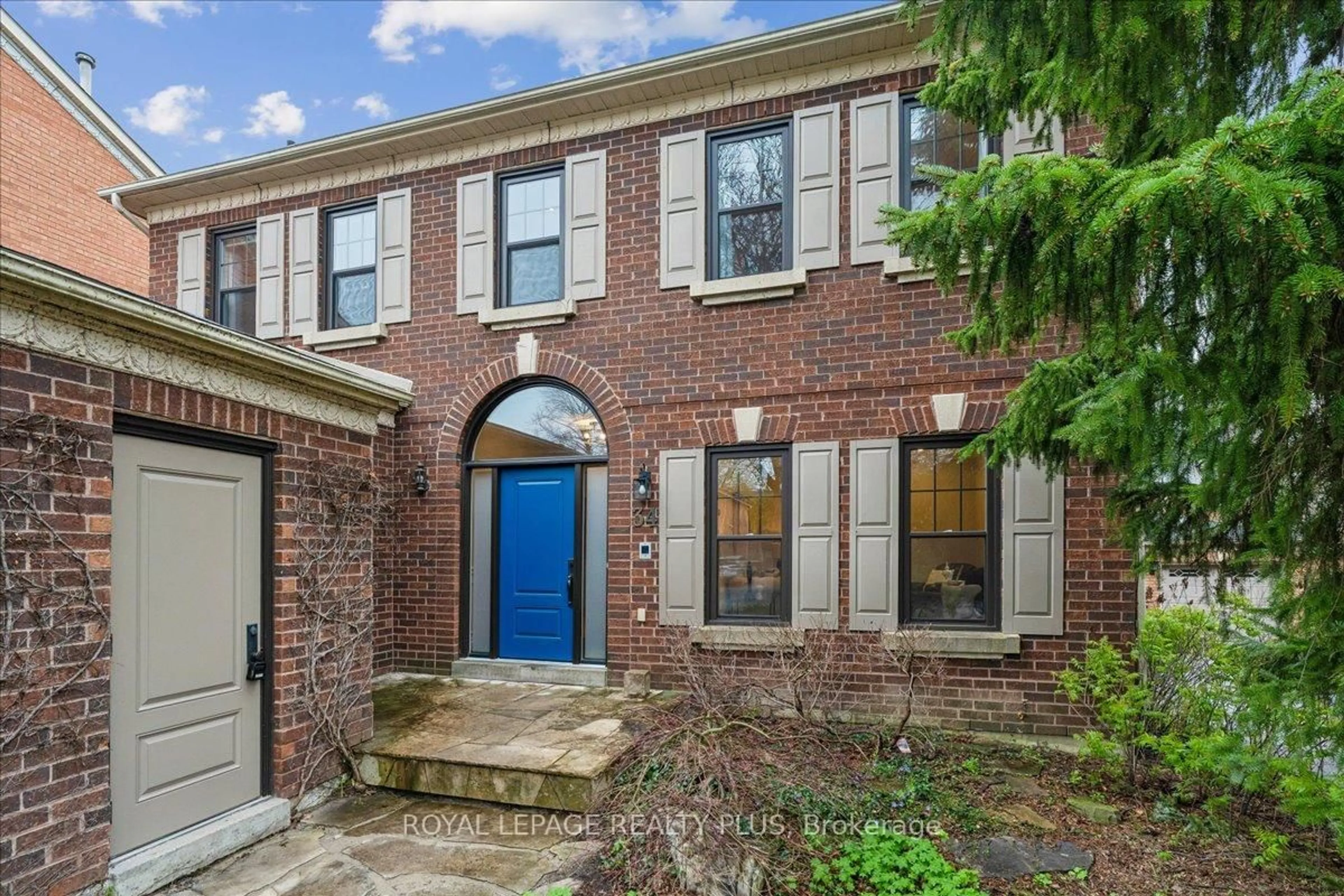 Home with brick exterior material, street for 34 THEOBALDS Circ, Richmond Hill Ontario L4C 9C6