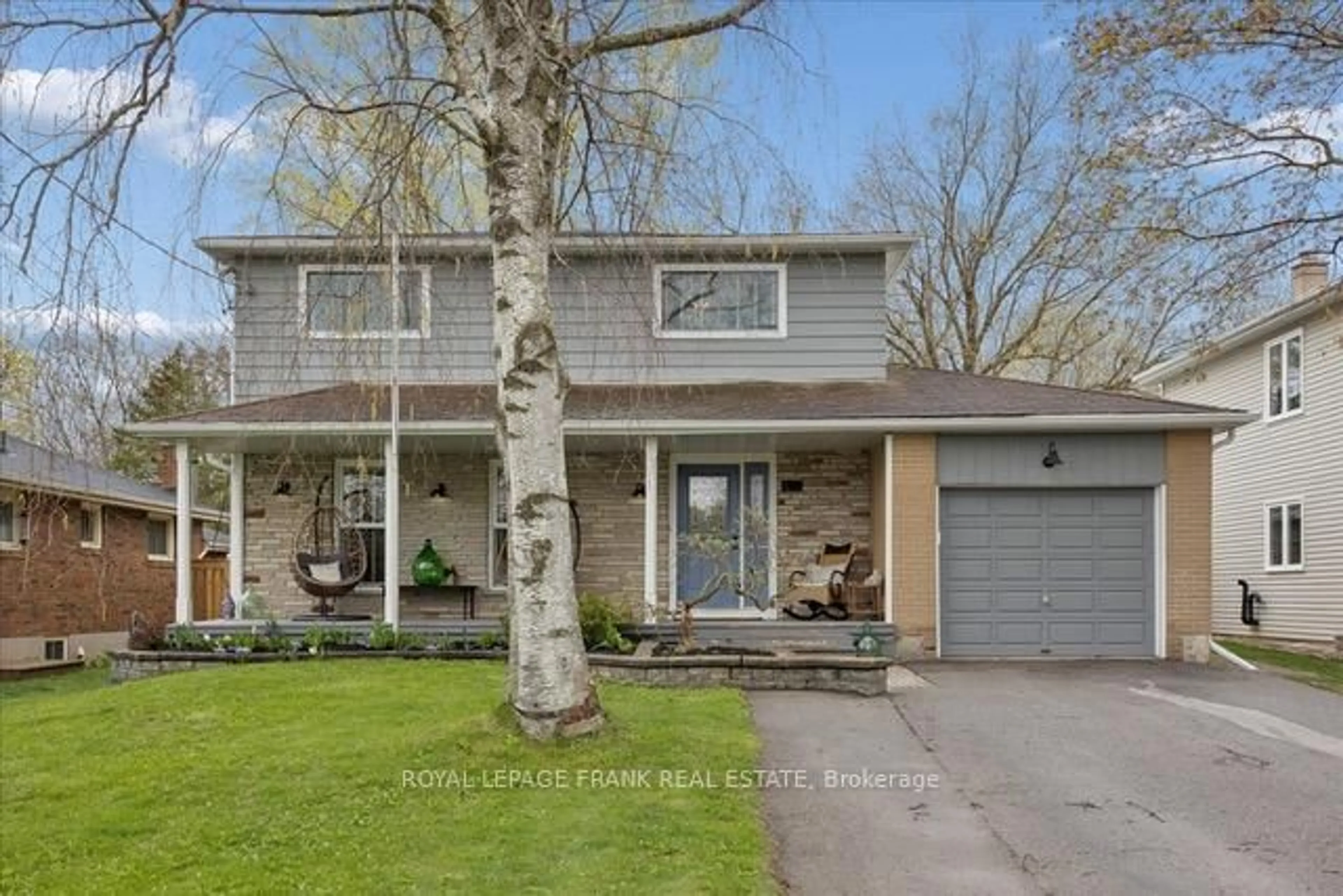 Home with vinyl exterior material, street for 40 Balsam St, Uxbridge Ontario L9P 1B3