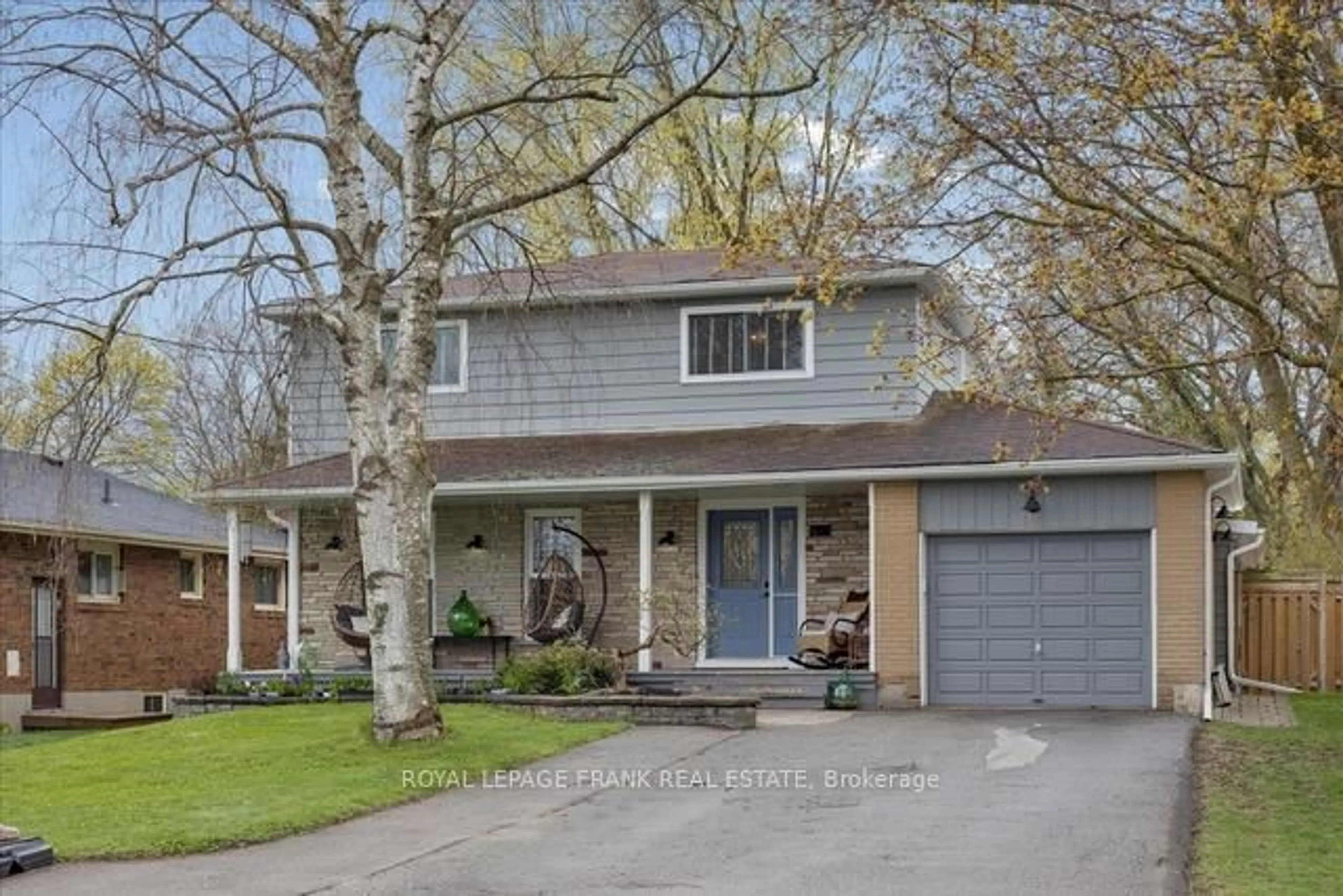 Home with vinyl exterior material, street for 40 Balsam St, Uxbridge Ontario L9P 1B3