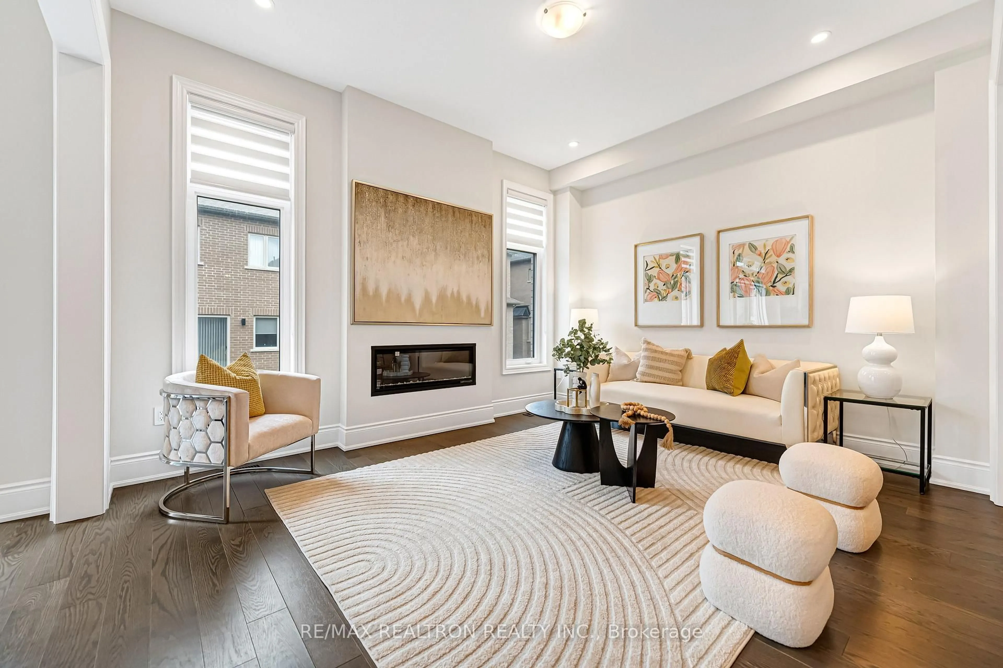 Living room with furniture, unknown for 7 Sweet Gale Cres, Richmond Hill Ontario L4E 1J7