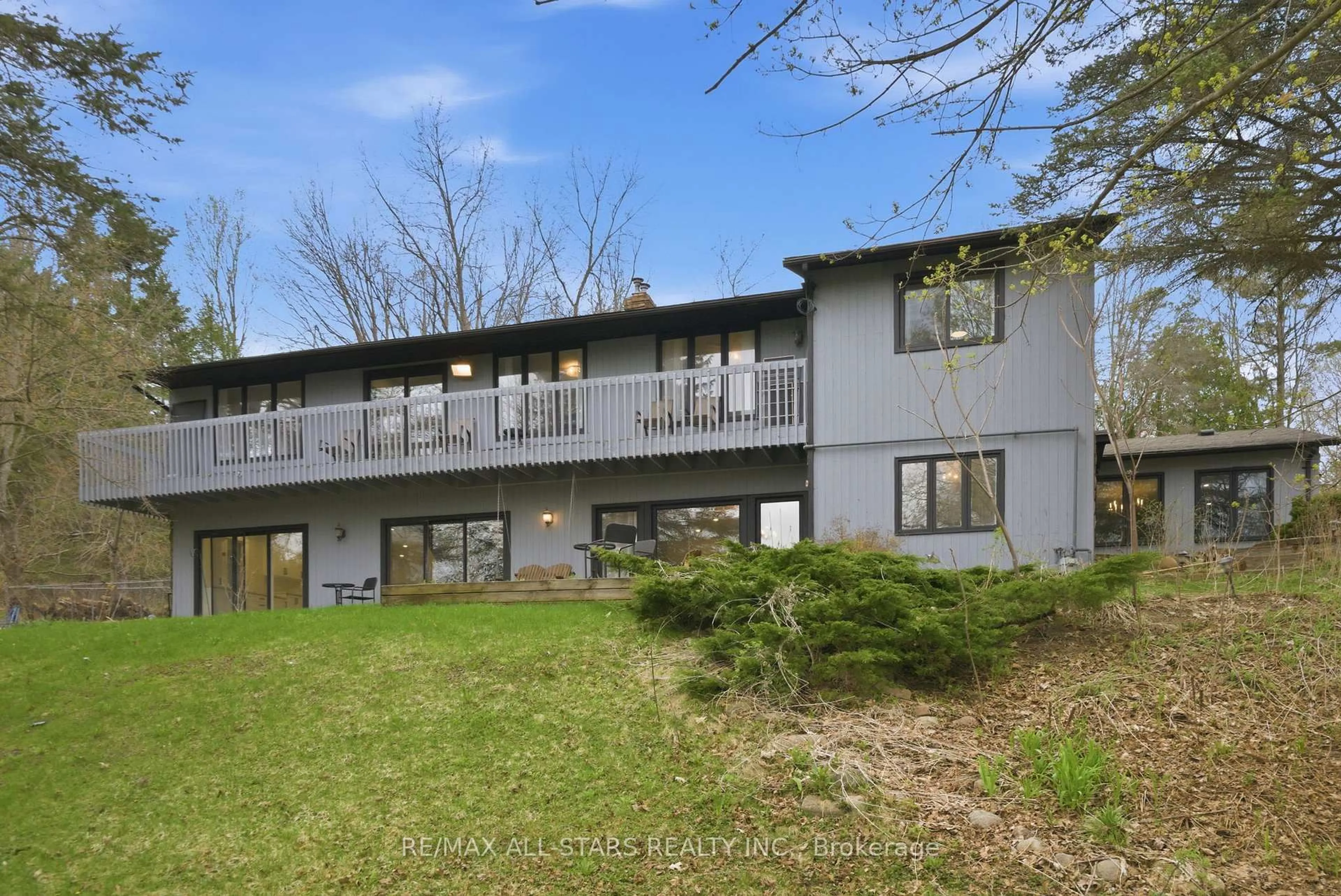 A pic from outside/outdoor area/front of a property/back of a property/a pic from drone, unknown for 2580 LAKERIDGE Rd, Uxbridge Ontario L9P 1R4