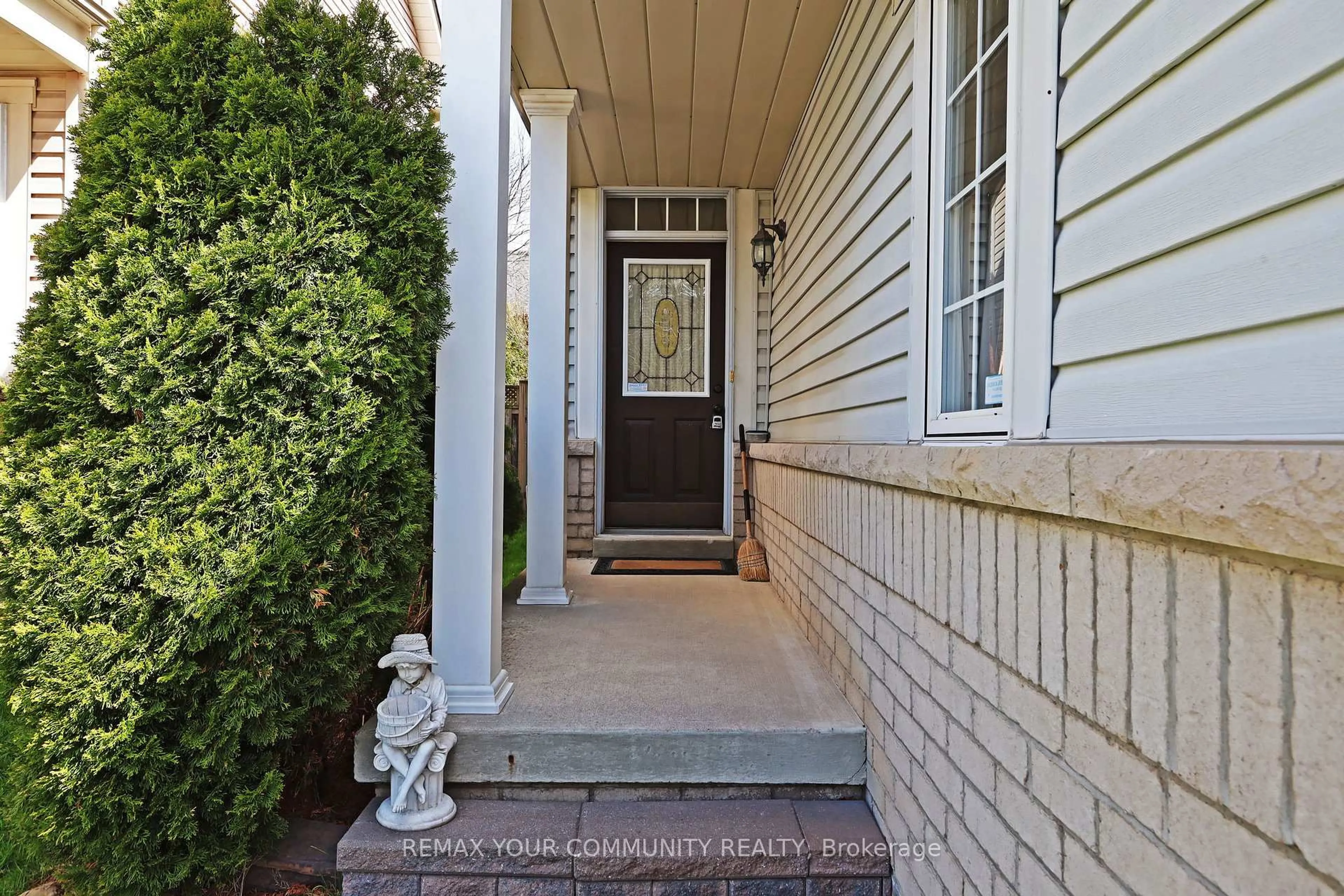 Indoor entryway for 30 Trout Lily Ave, Markham Ontario L3S 4C3