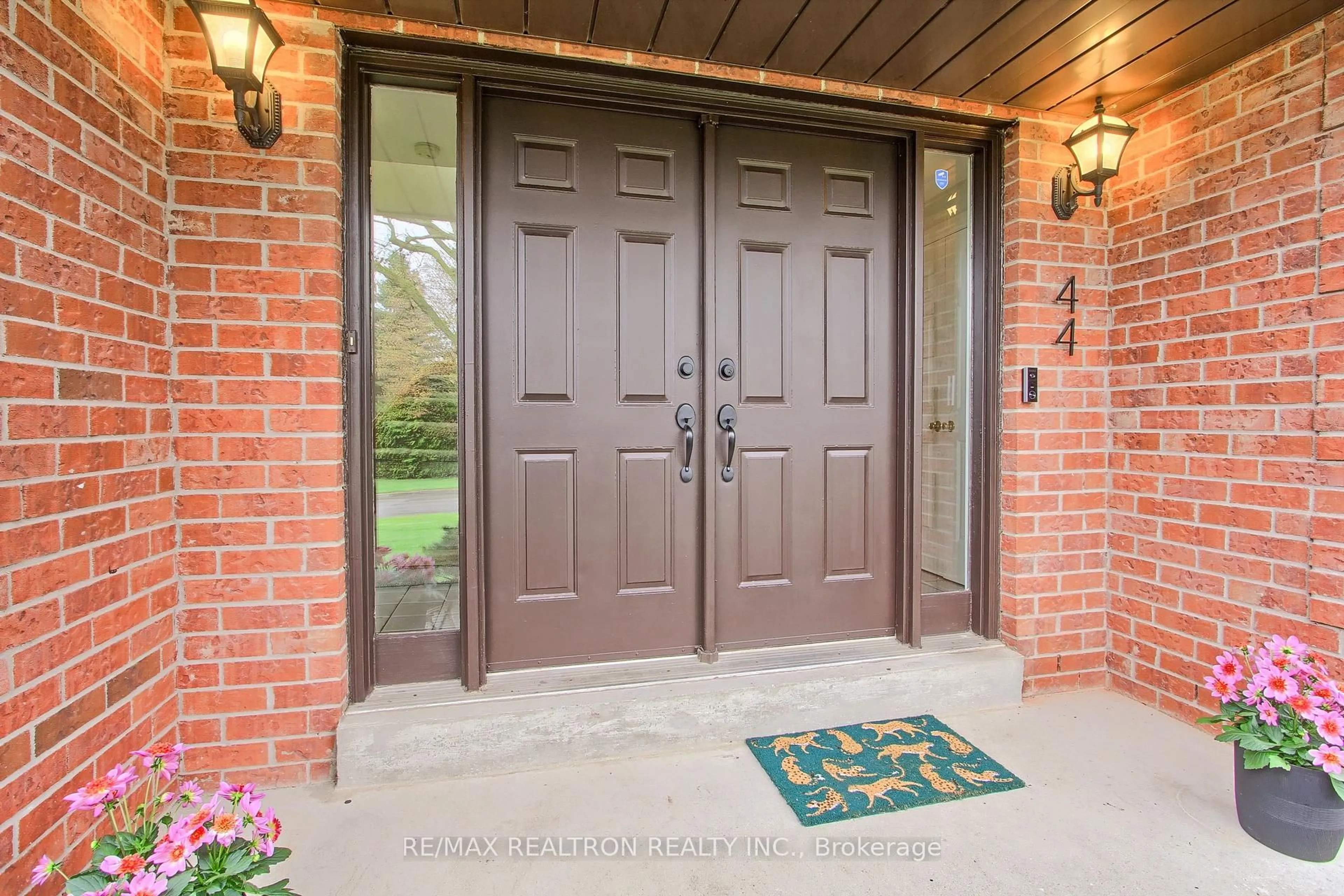 Indoor entryway for 44 Ward Ave, East Gwillimbury Ontario L0G 1V0