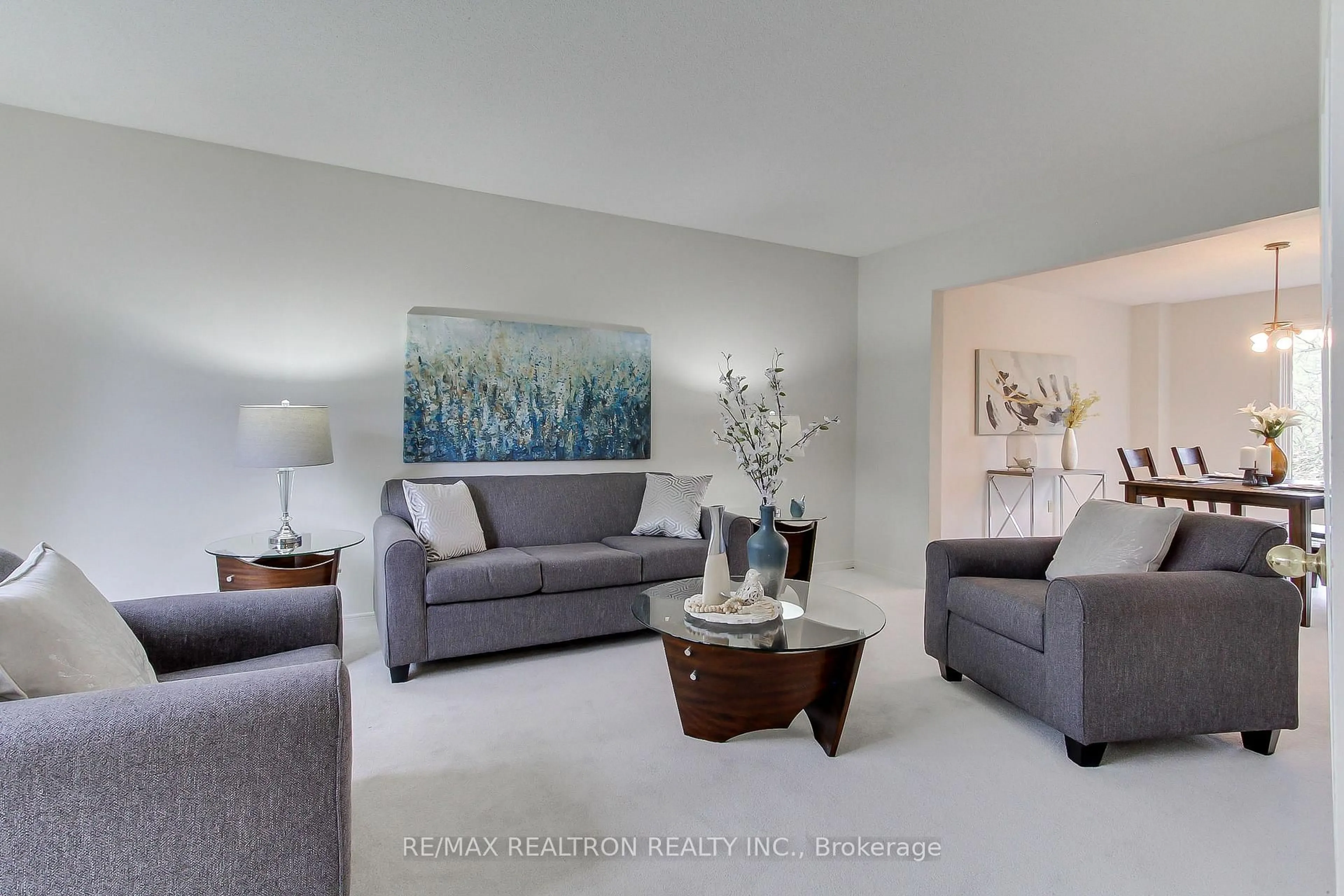Living room with furniture, unknown for 44 Ward Ave, East Gwillimbury Ontario L0G 1V0