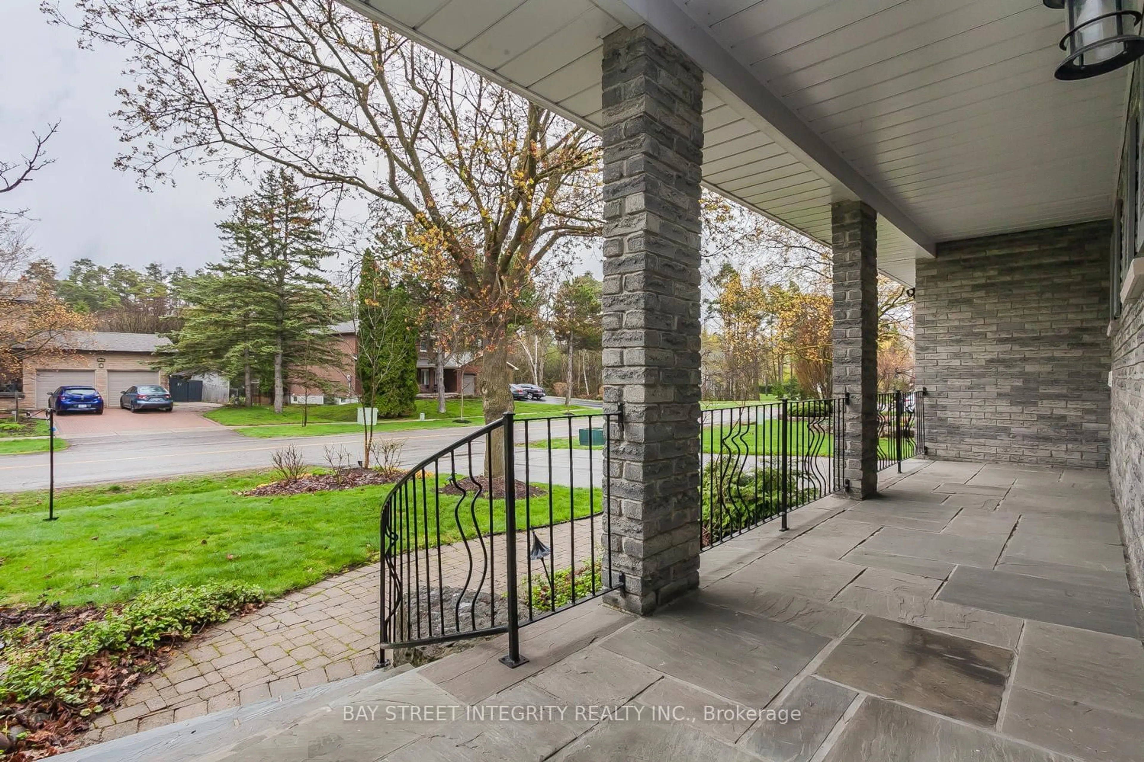 Patio, street for 133 Coon's Rd, Richmond Hill Ontario L4E 2M9