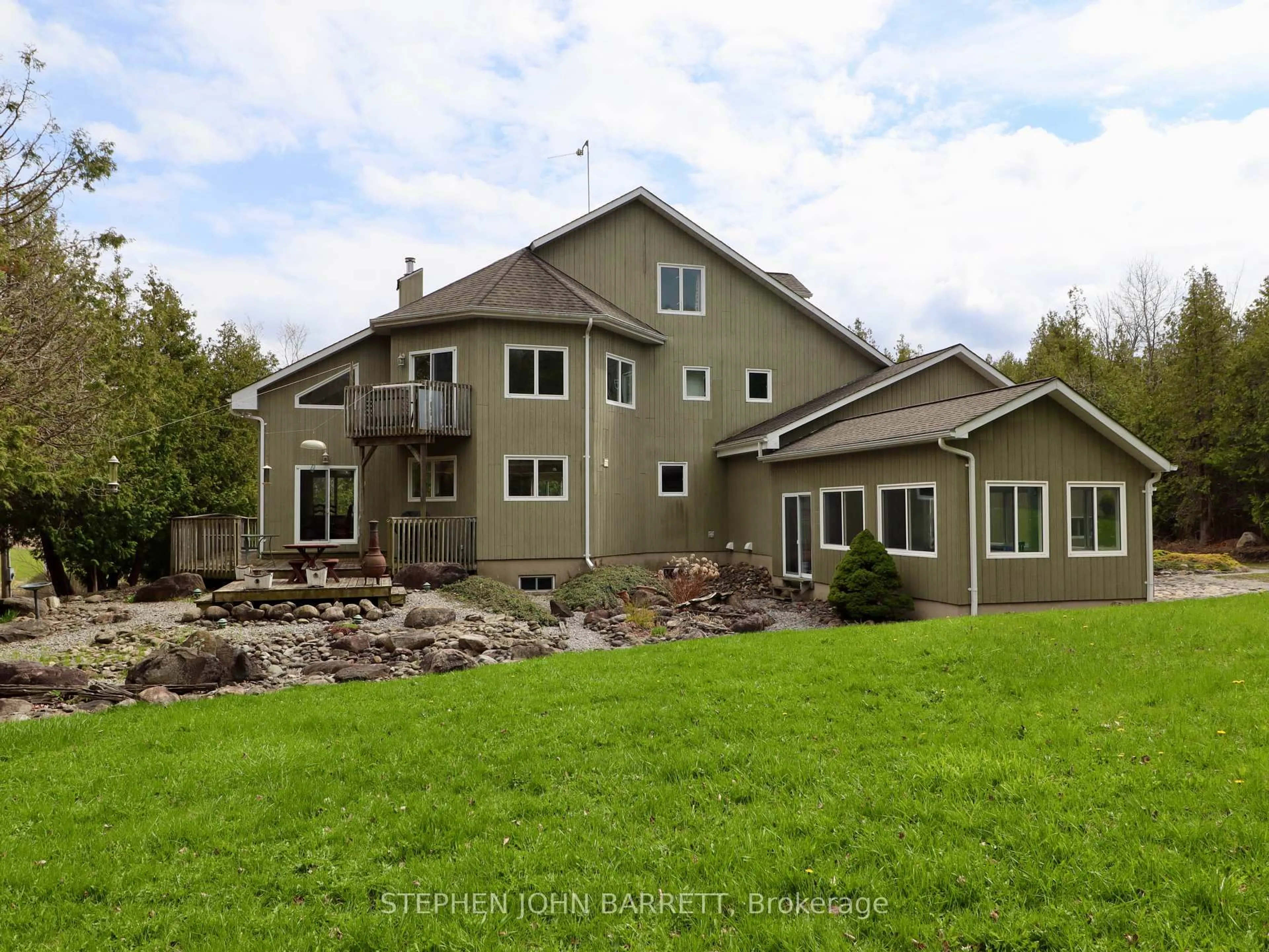 Home with vinyl exterior material, unknown for 27352 48 Highway, Georgina Ontario L0E 1R0