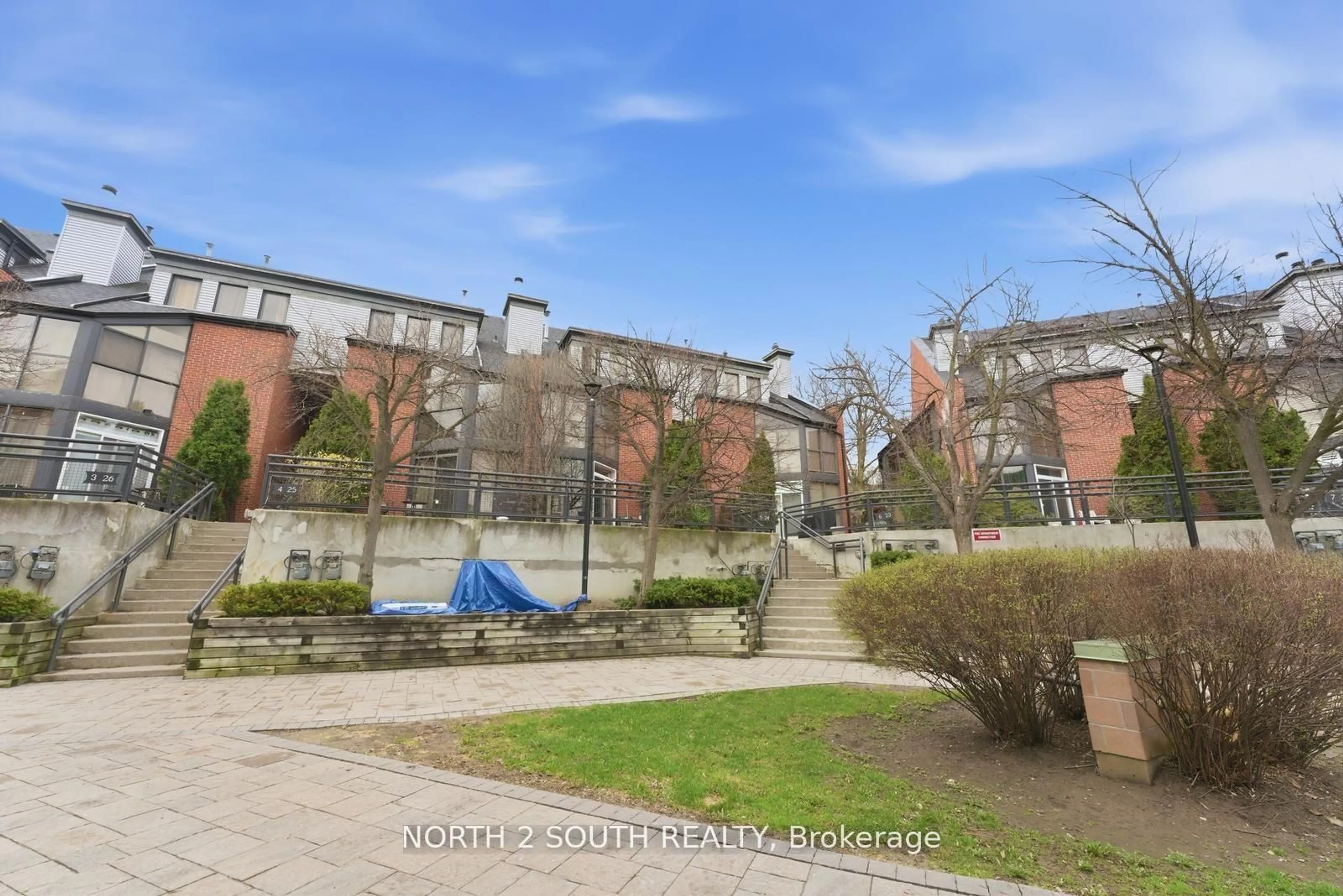 A pic from outside/outdoor area/front of a property/back of a property/a pic from drone, unknown for 100 Arbors Lane #TH 23, Vaughan Ontario L4L 7G4