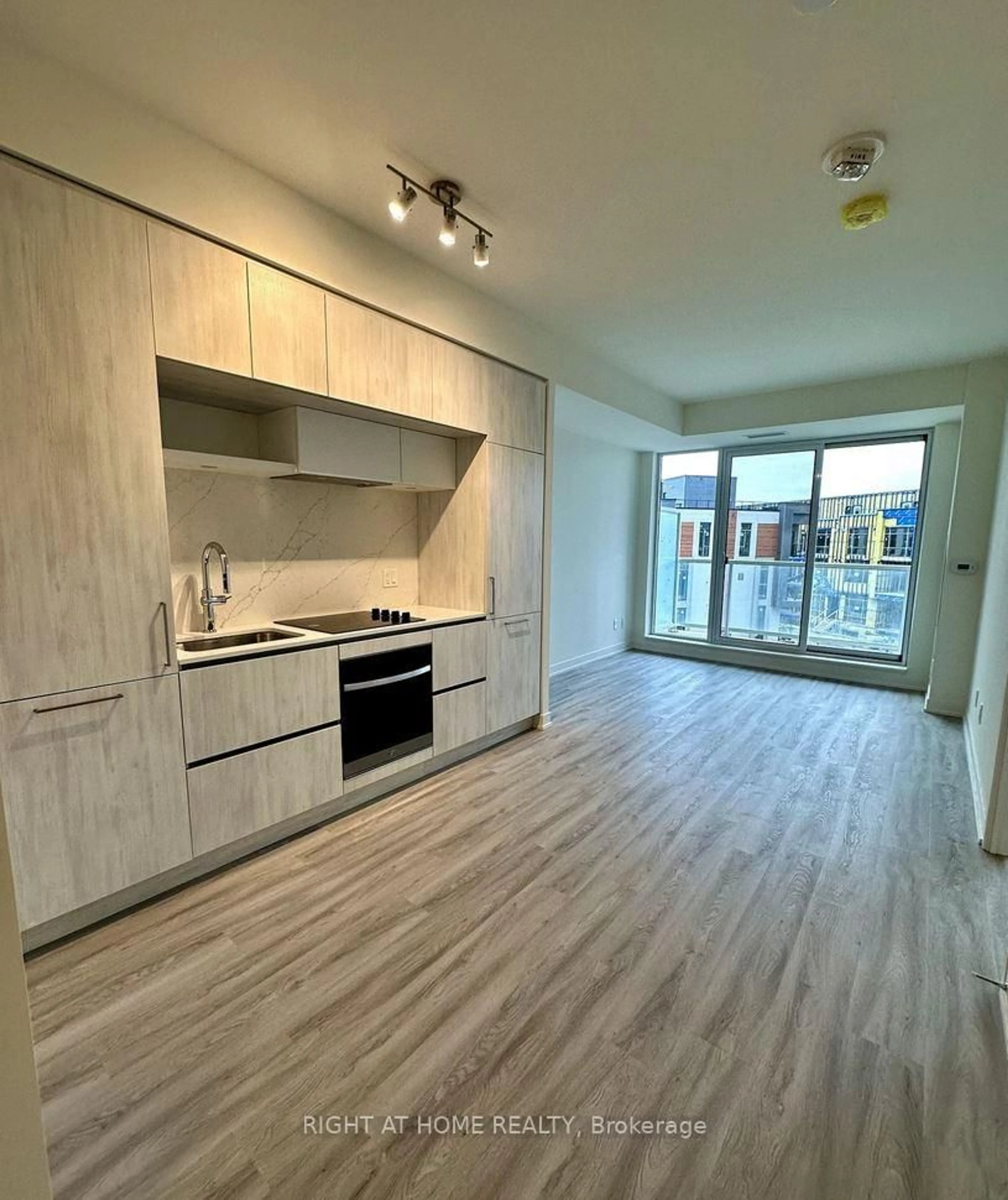 Open concept kitchen, wood/laminate floor for 6 David Eyer Rd #316, Richmond Hill Ontario L4S 0N5