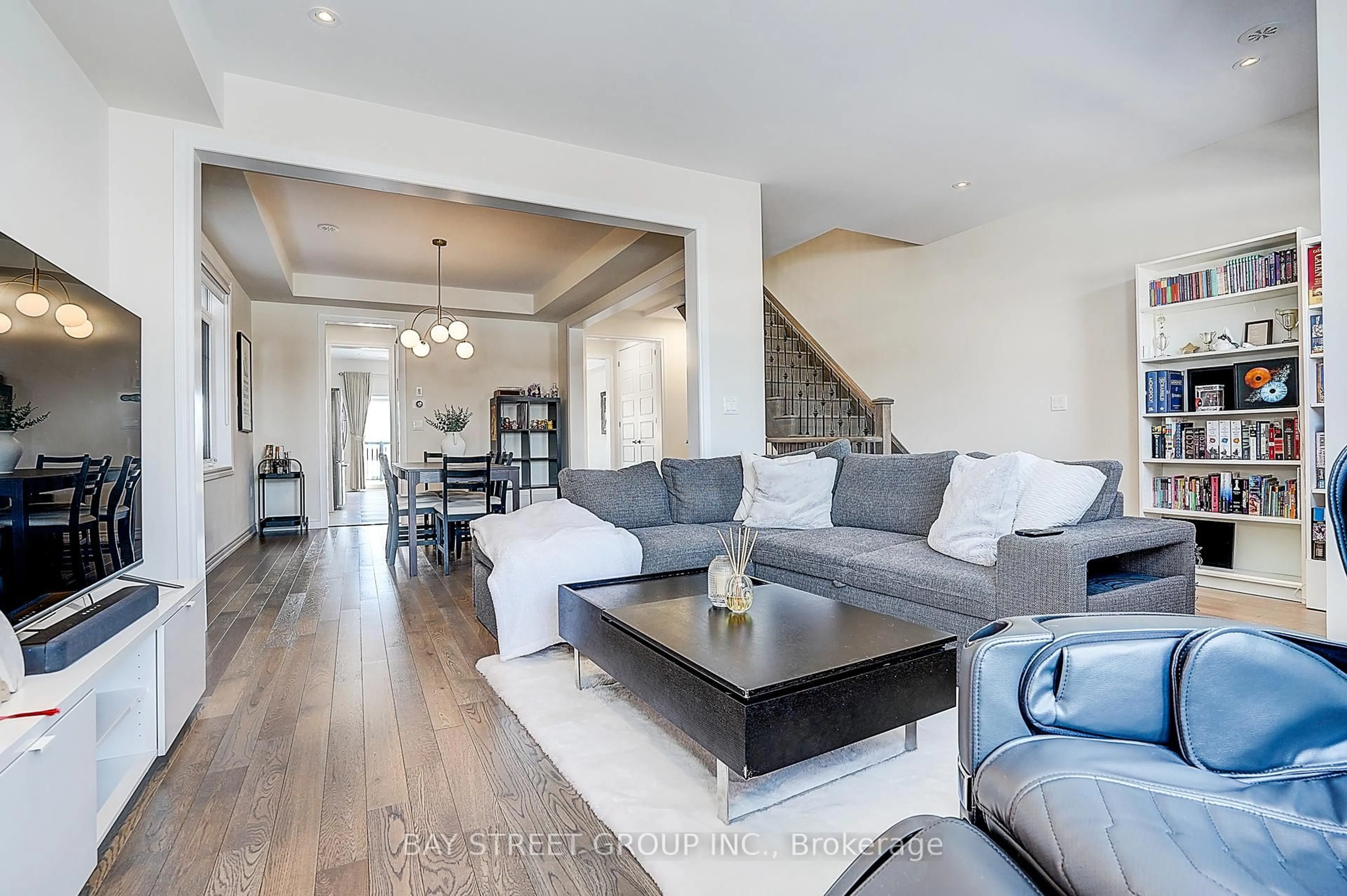 Living room with furniture, unknown for 10943 VICTORIA SQUARE Blvd, Markham Ontario L6C 0Z3