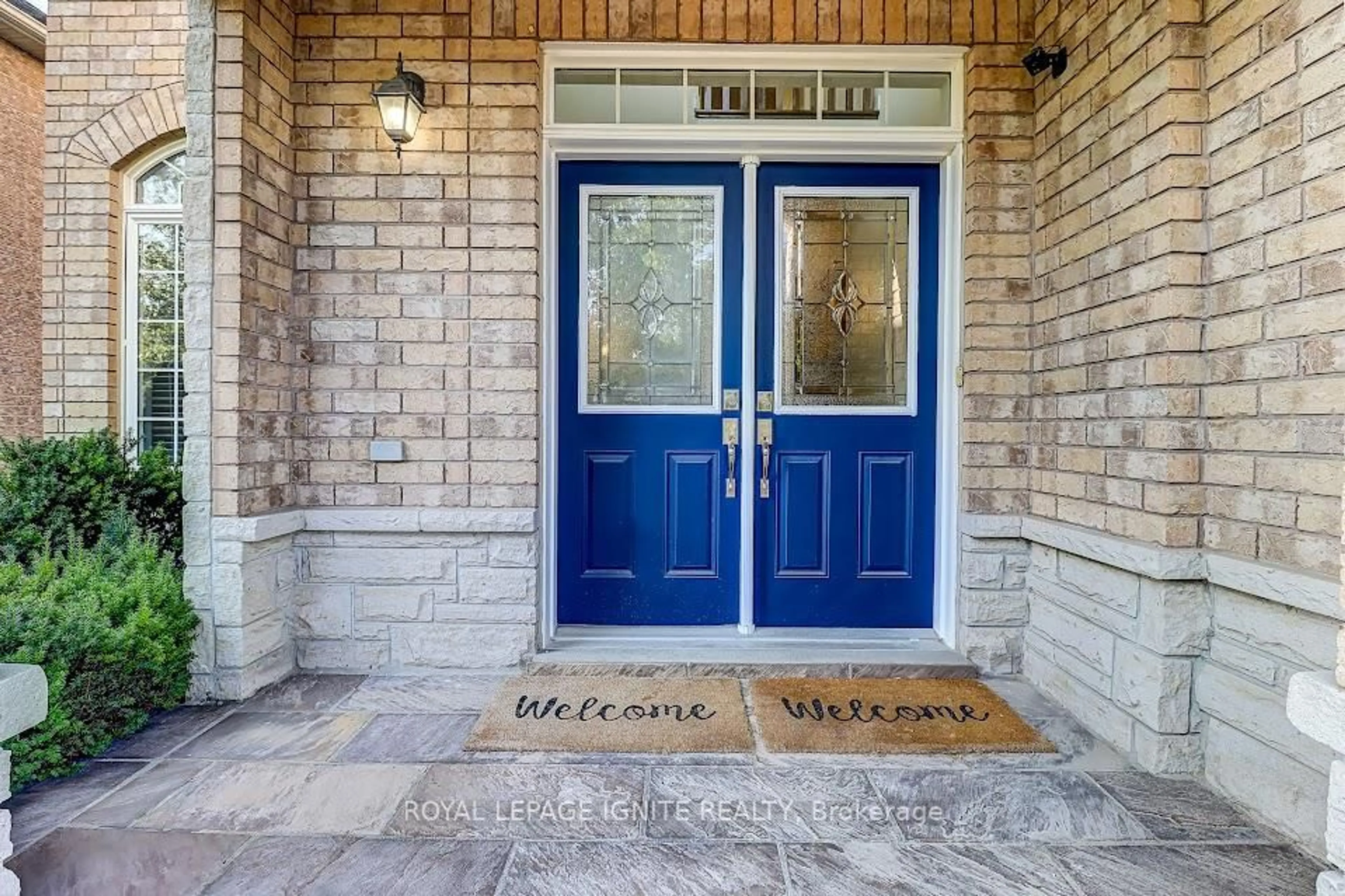 Indoor entryway for 200 Ivy Glen Dr, Vaughan Ontario L6A 0P1