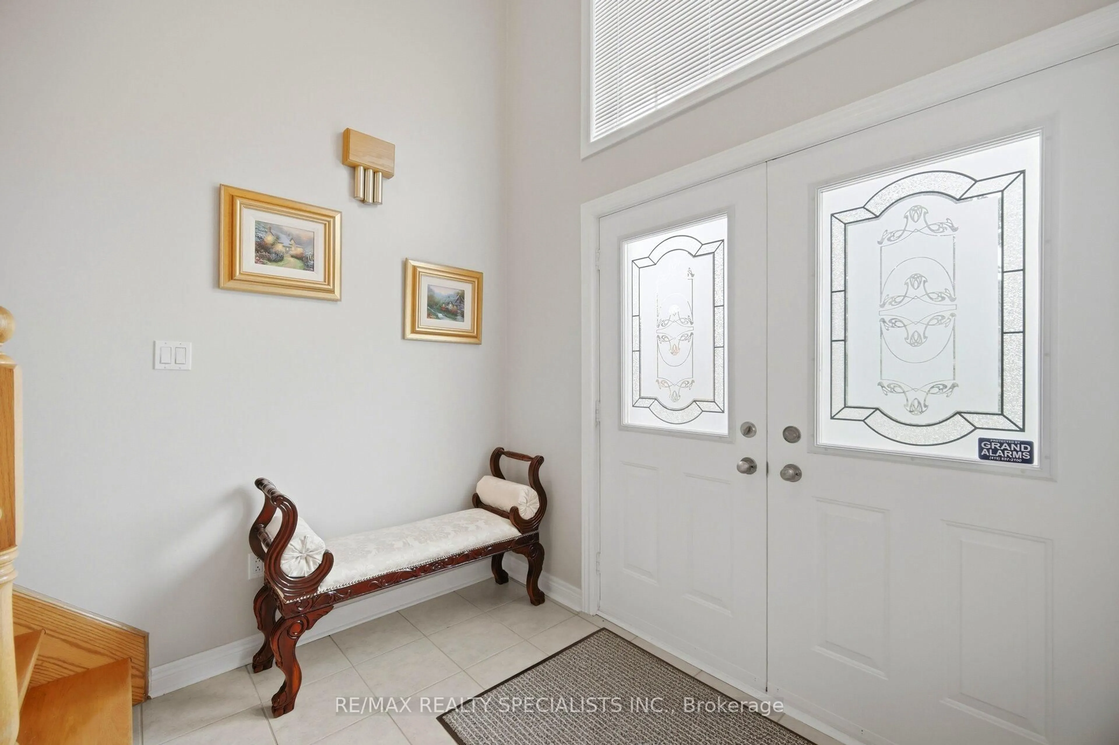 Indoor entryway for 223 Sonoma Blvd, Vaughan Ontario L4H 1P2