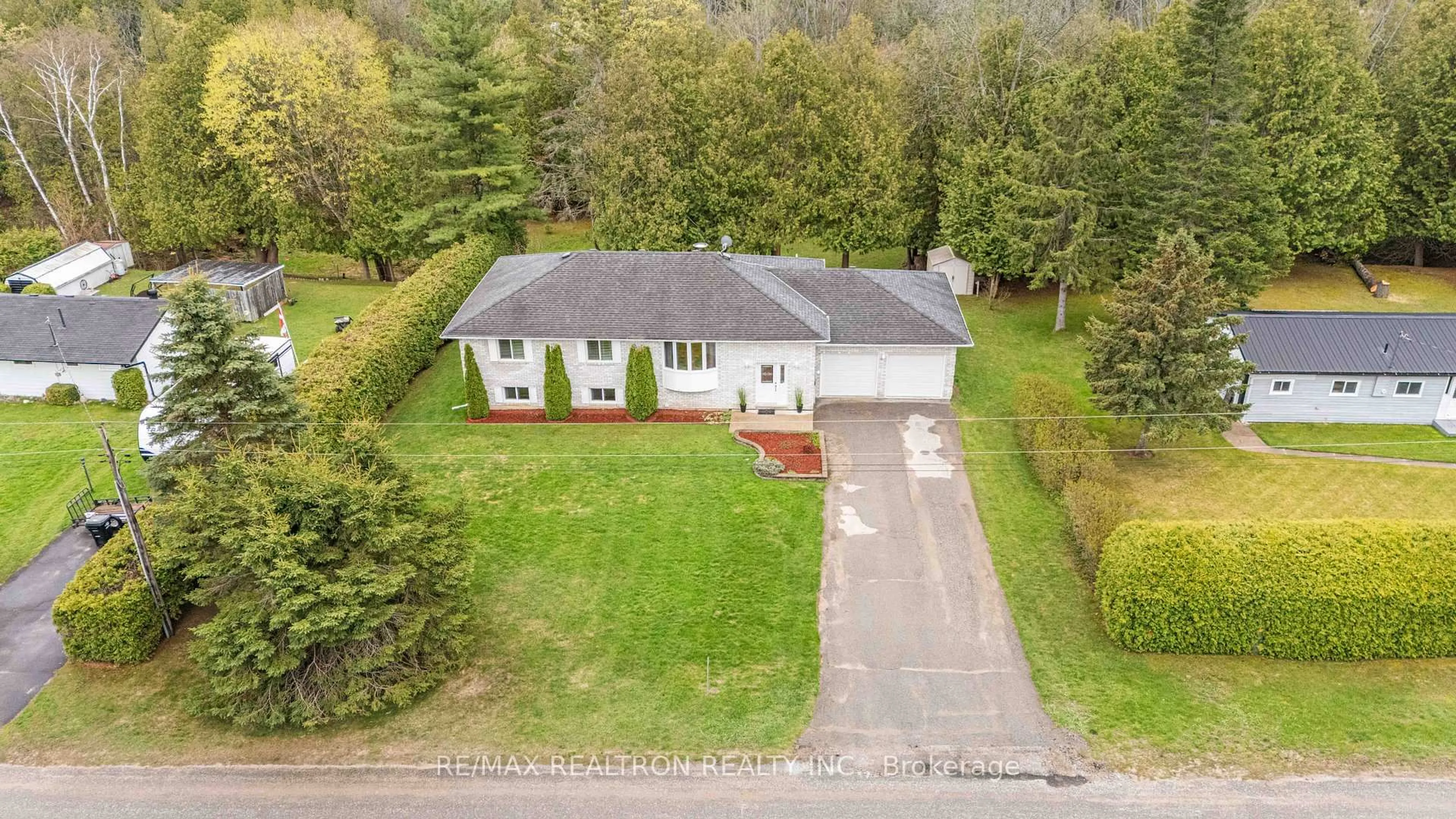 A pic from outside/outdoor area/front of a property/back of a property/a pic from drone, street for 8977 Boyne River Rd, Adjala-Tosorontio Ontario L0M 1J0