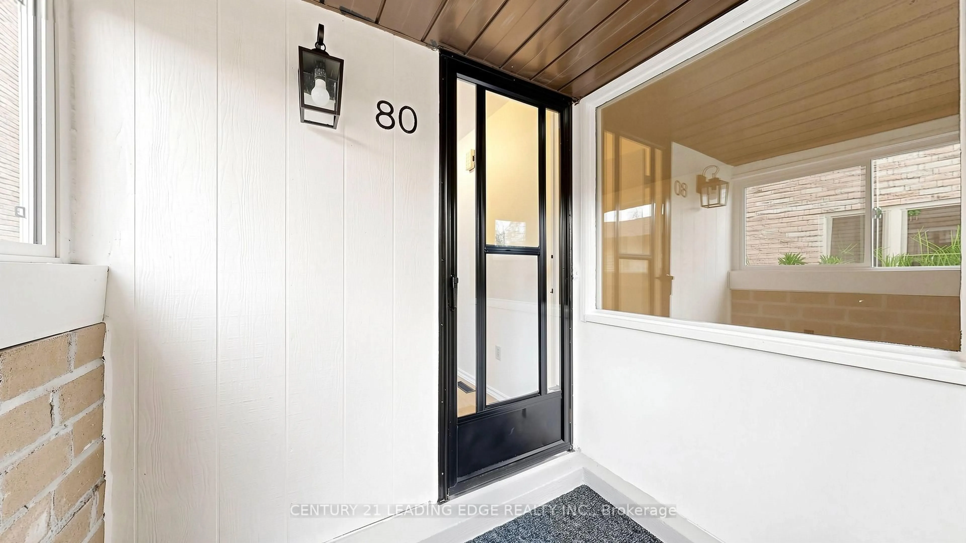 Indoor foyer for 80 Upton Cres, Markham Ontario L3R 3T4