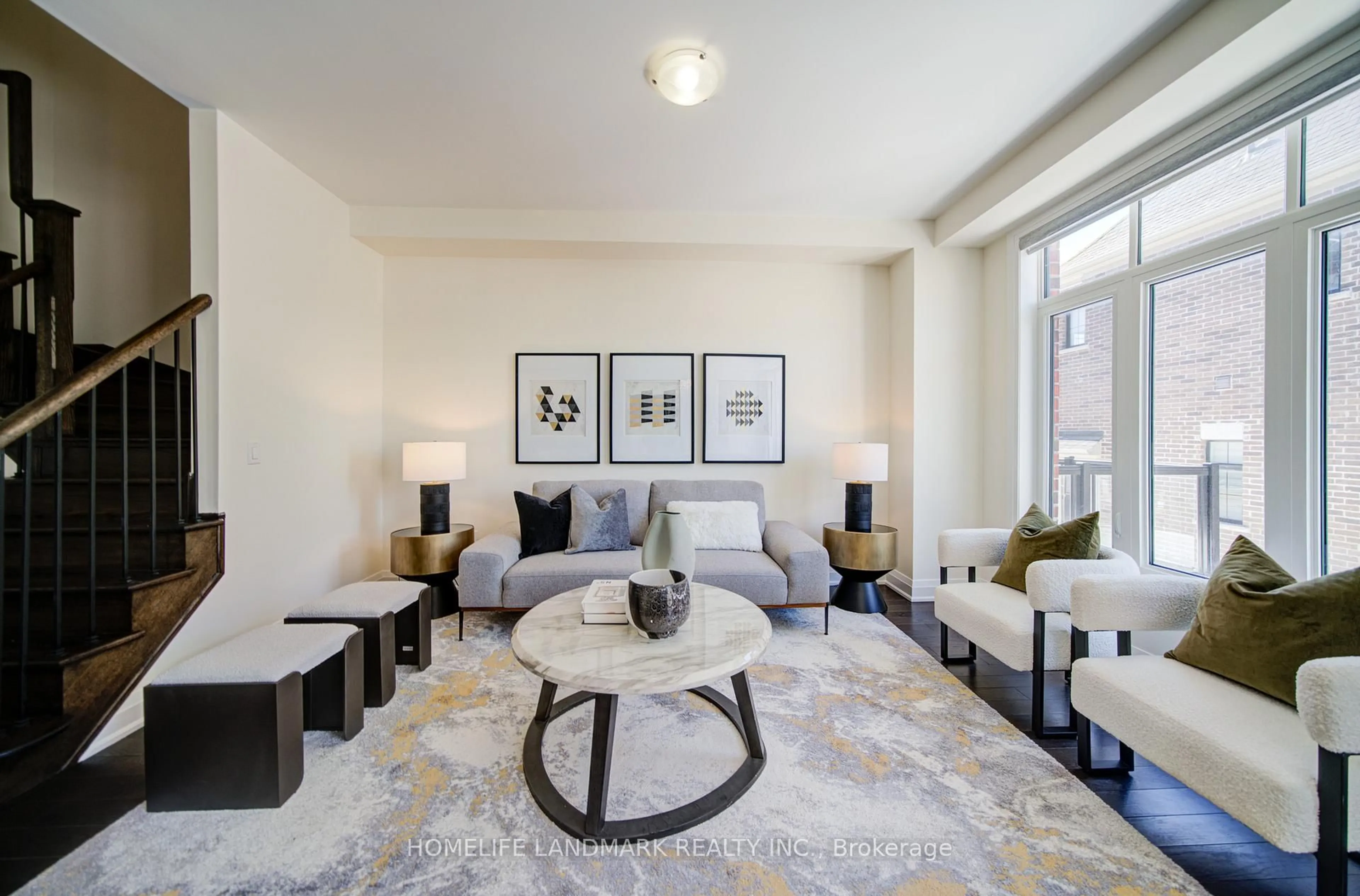 Living room with furniture, carpet floor for 17 Duncombe Lane, Richmond Hill Ontario L4C 1C2