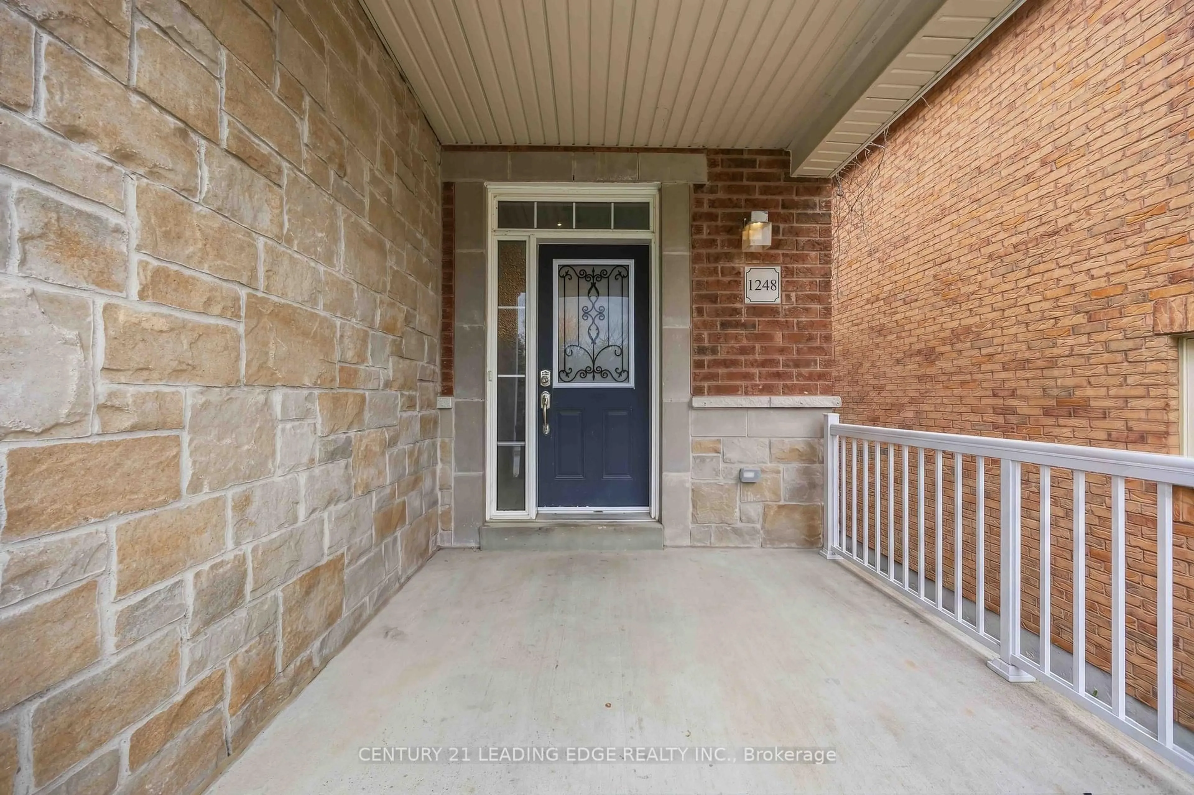 Indoor entryway for 1248 Blencowe Cres, Newmarket Ontario L3X 0C4