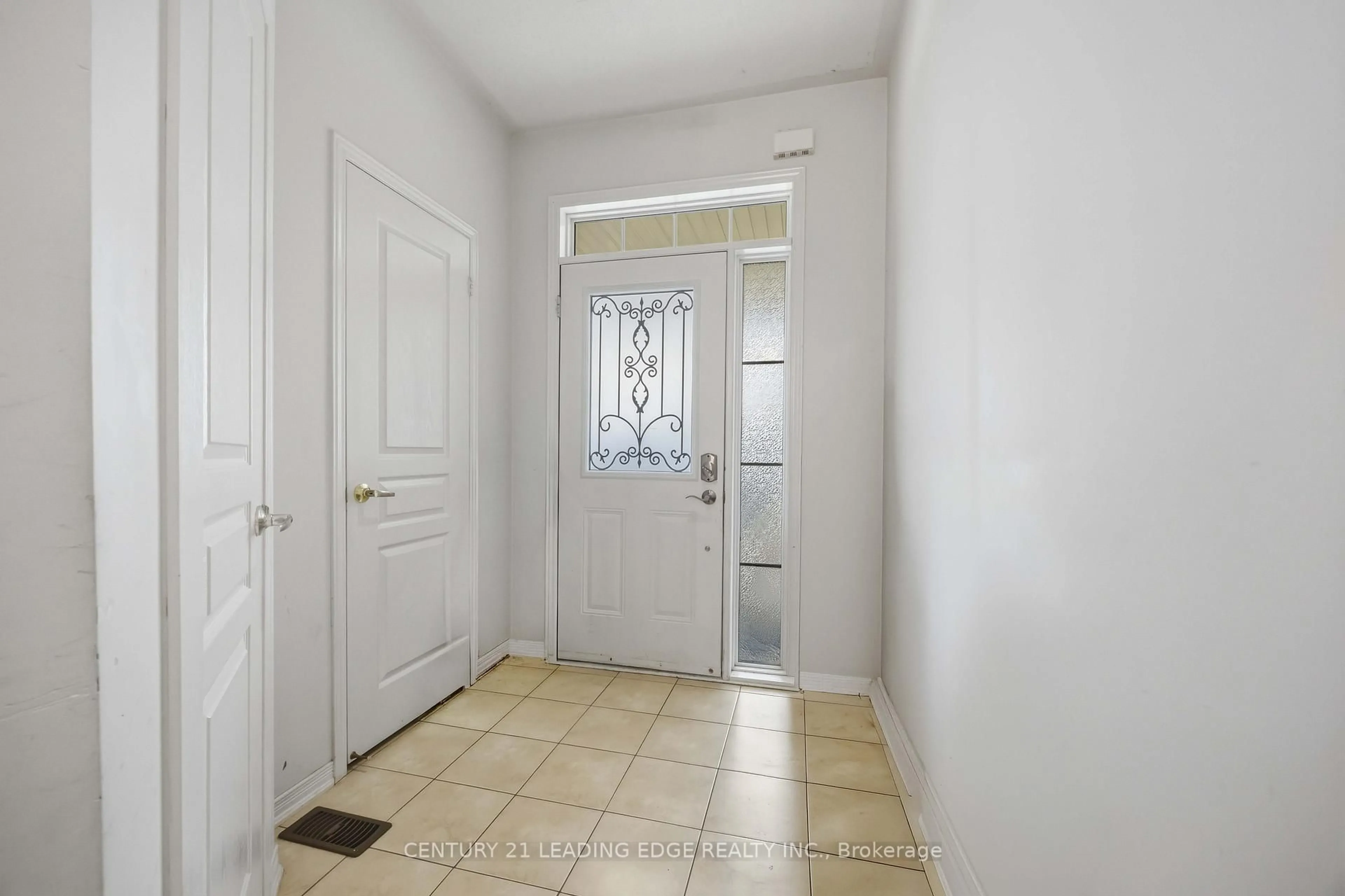 Indoor entryway for 1248 Blencowe Cres, Newmarket Ontario L3X 0C4